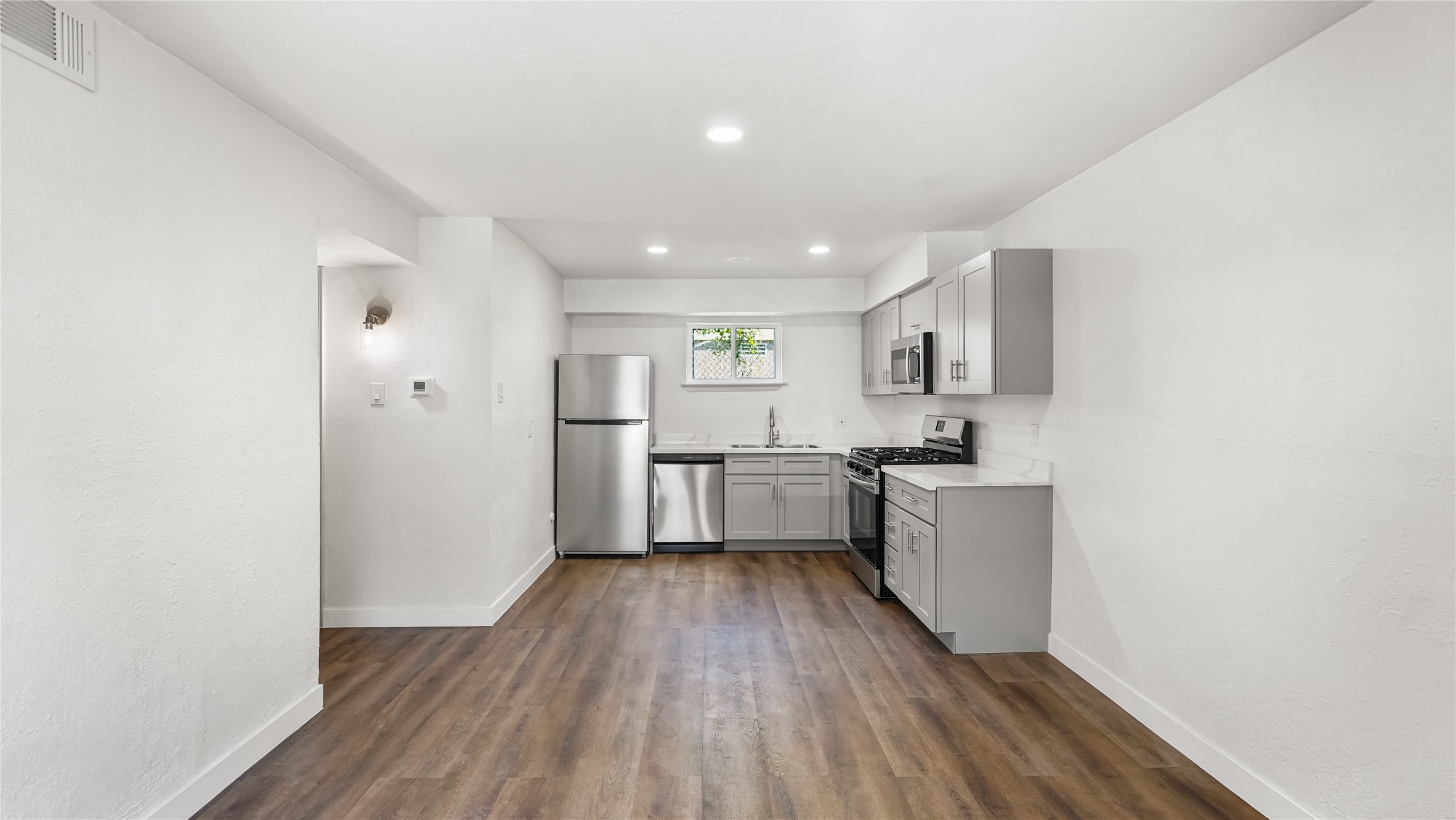 2819 Berry Street Property Photo 5