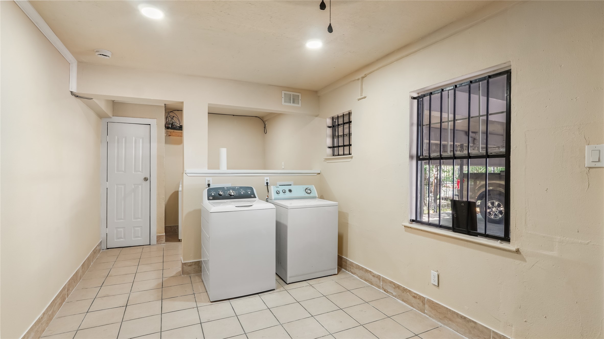 2819 Berry Street Property Photo 19