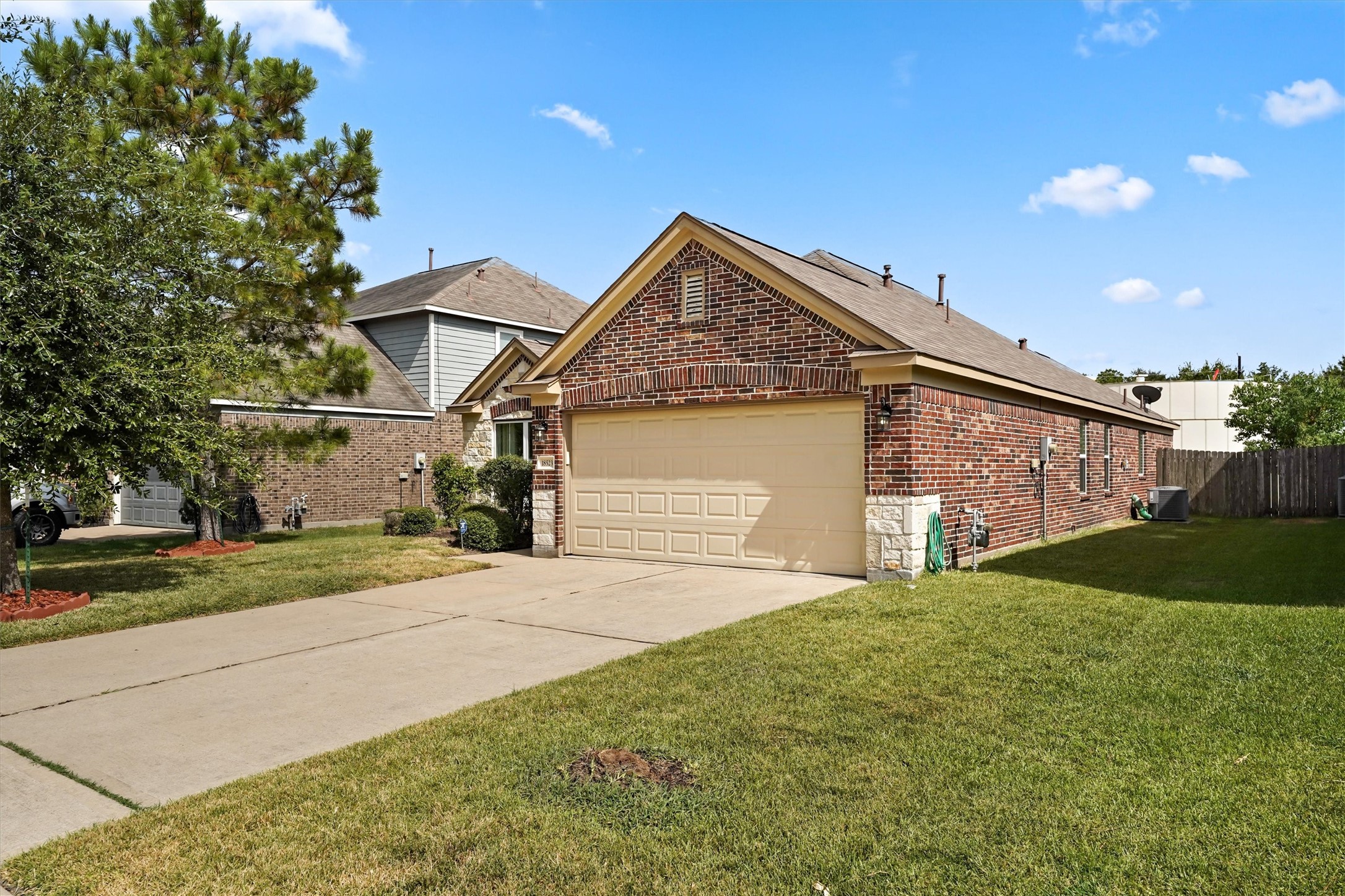 18523 Windy Stone Drive Property Photo 2