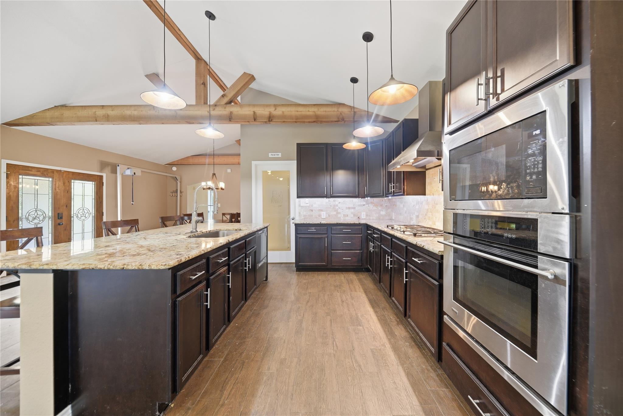 1052 Briar Crest Drive Property Photo 4