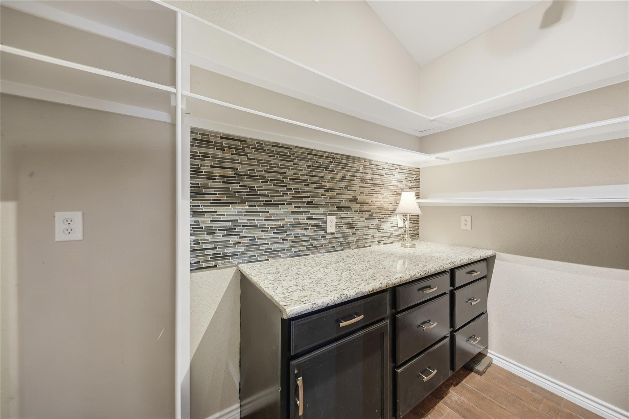 1052 Briar Crest Drive Property Photo 7