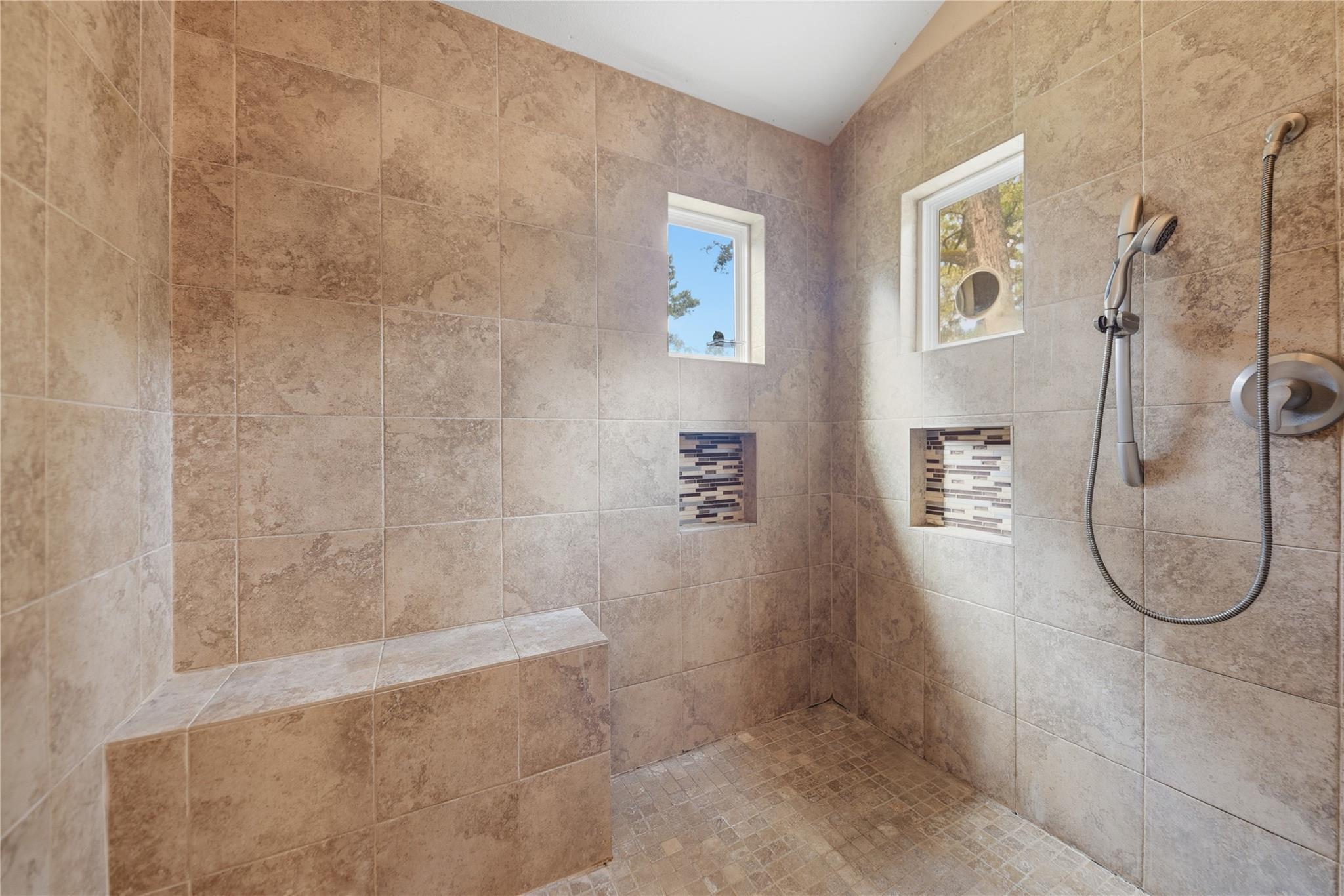 1052 Briar Crest Drive Property Photo 12