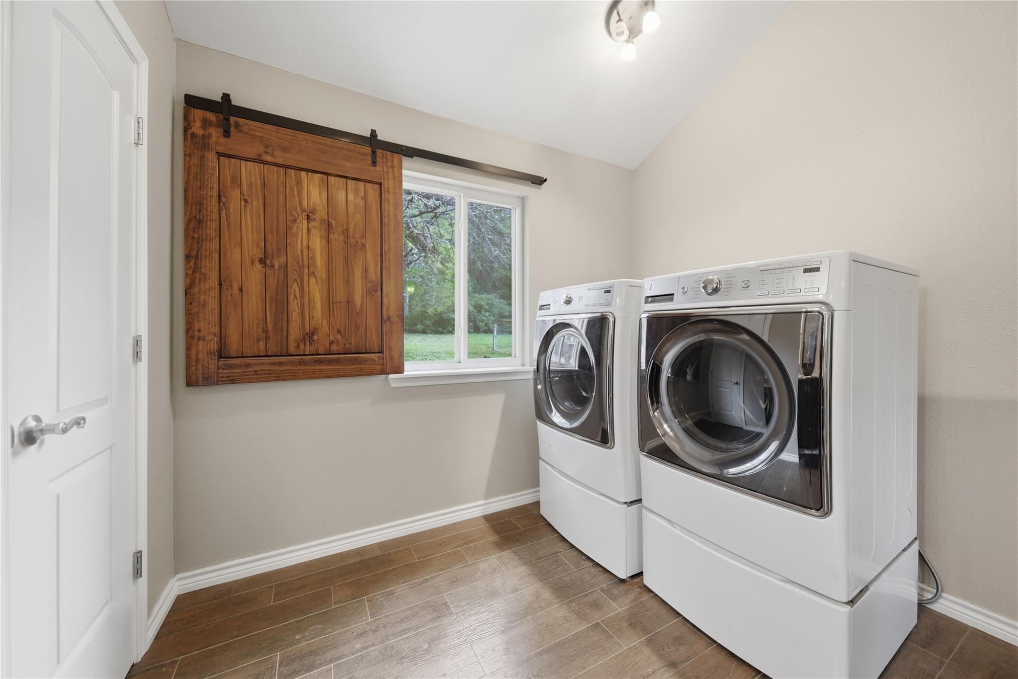 1052 Briar Crest Drive Property Photo 13