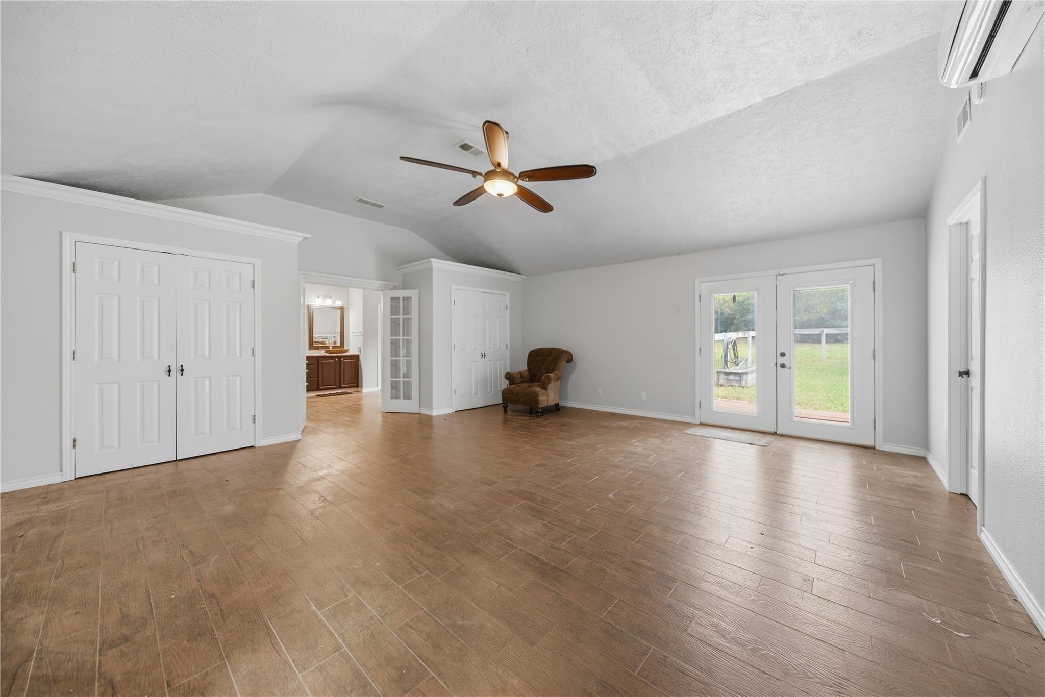 1052 Briar Crest Drive Property Photo 14