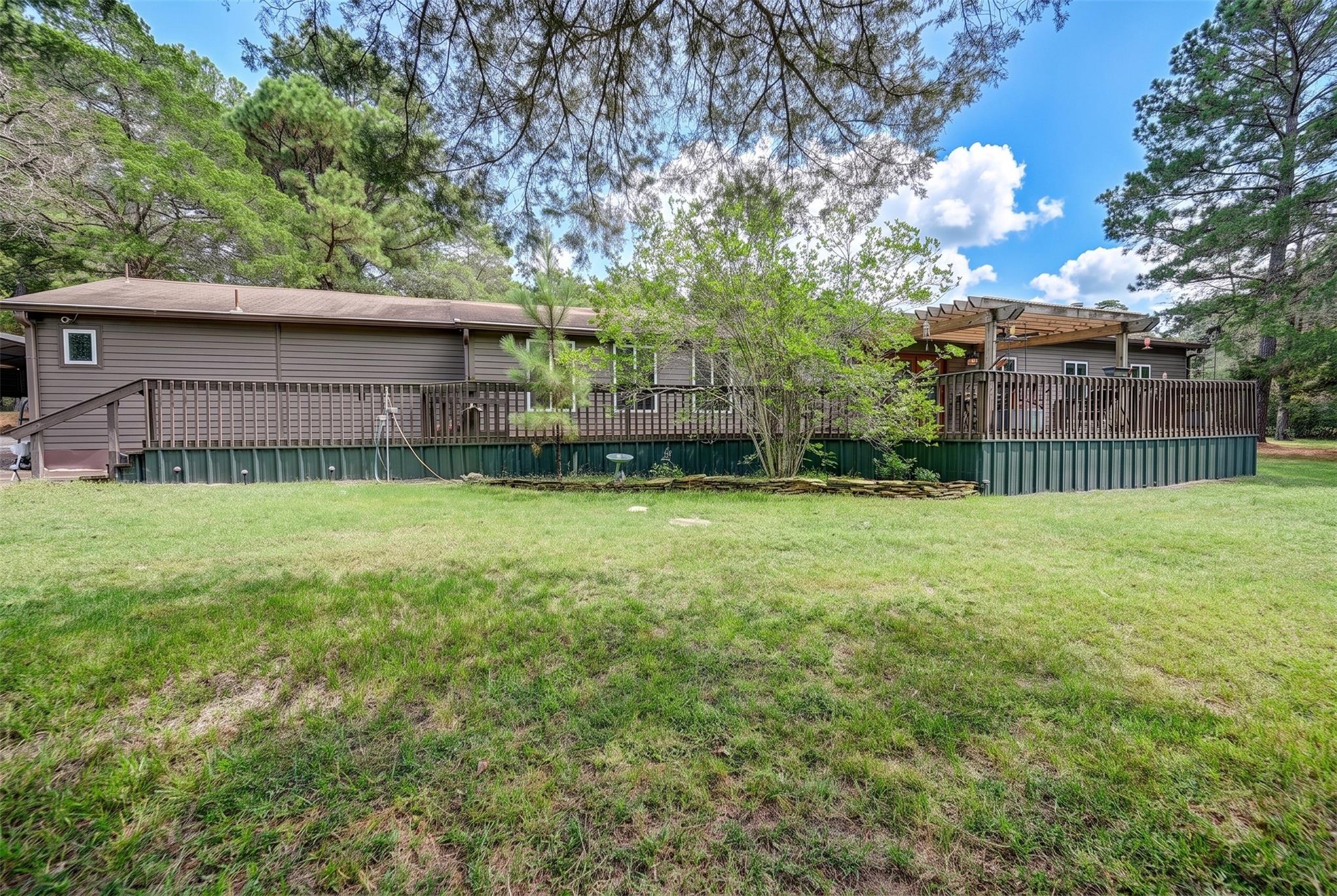 1052 Briar Crest Drive Property Photo 16