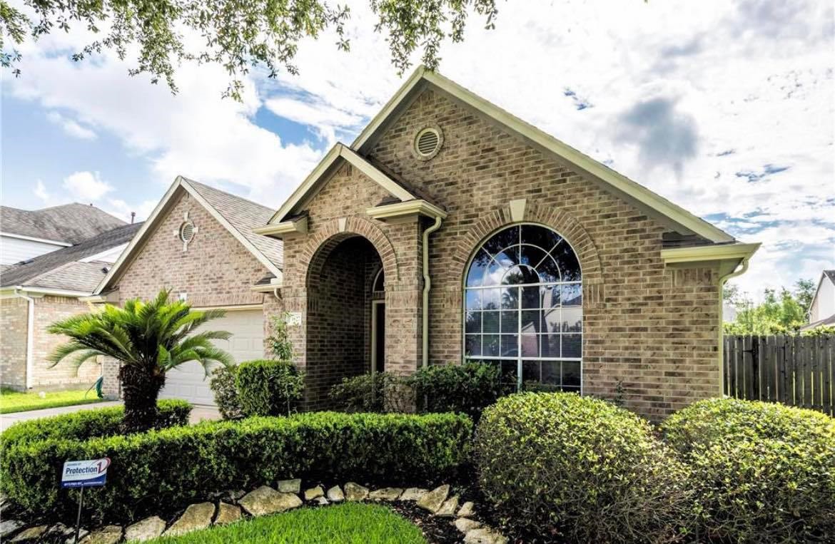 3827 Shady Breeze Drive Property Photo 1