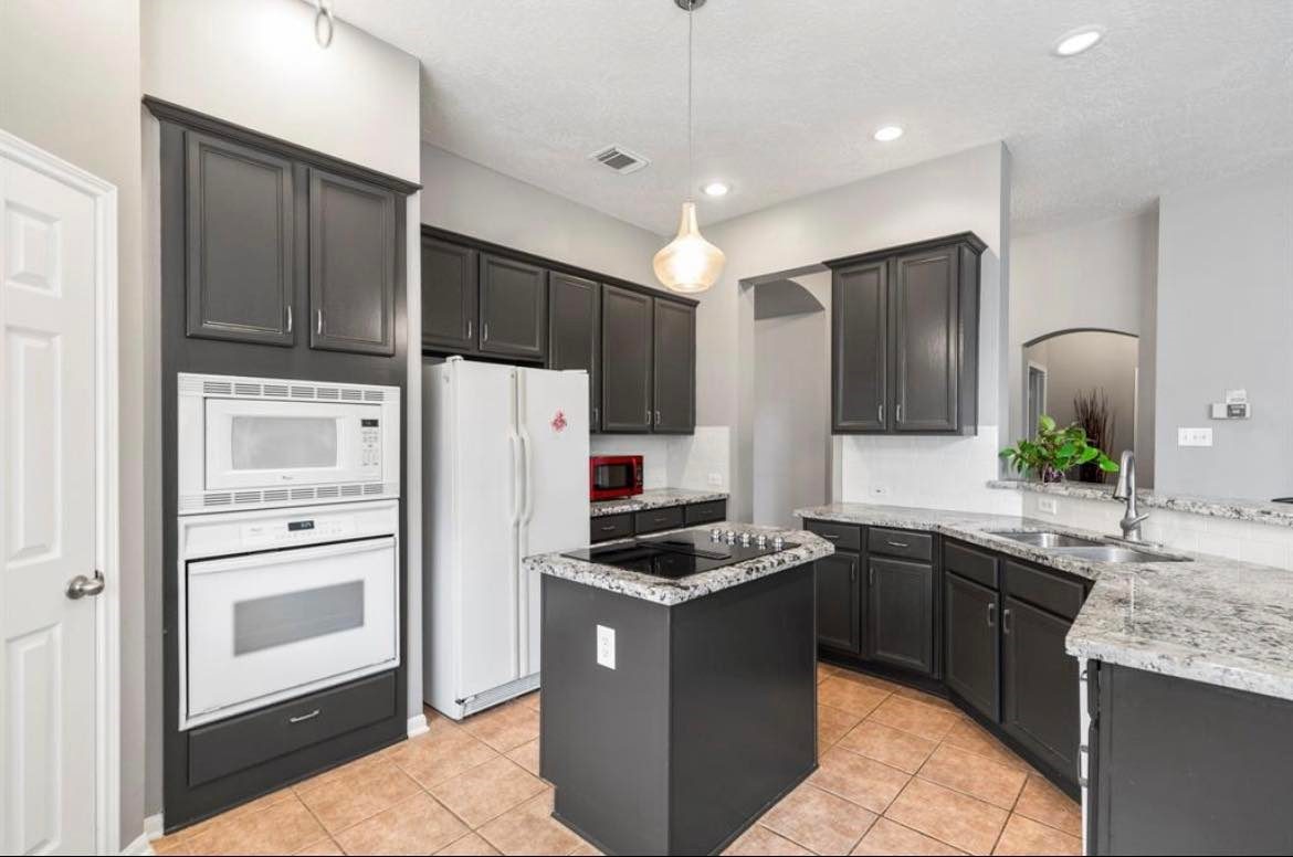 3827 Shady Breeze Drive Property Photo 3