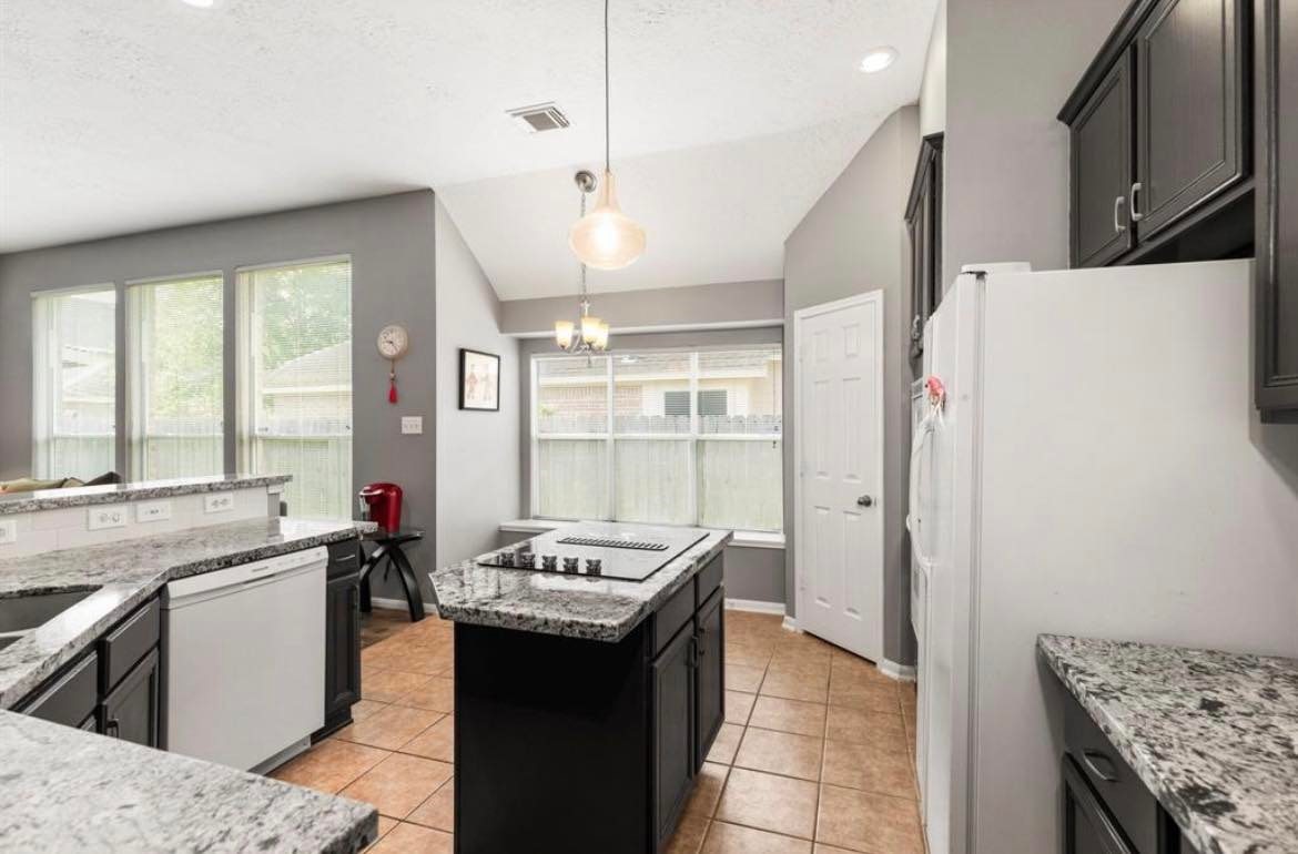 3827 Shady Breeze Drive Property Photo 4