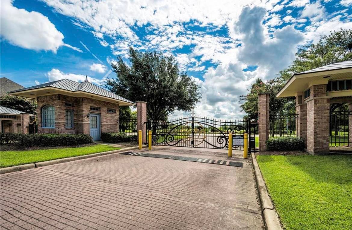 3827 Shady Breeze Drive Property Photo 18