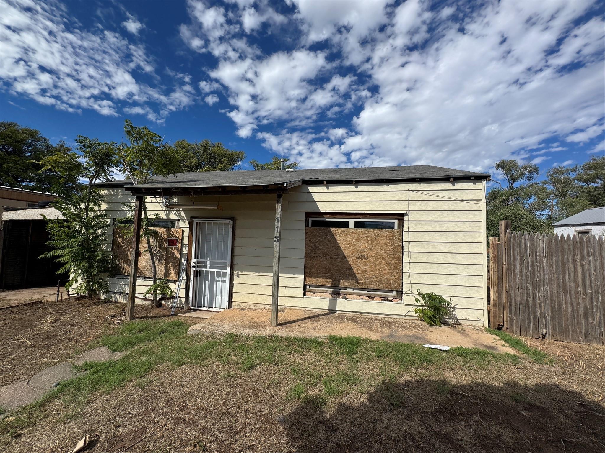 113 Maple Street, Levelland Tx 79336 Property Photo 1