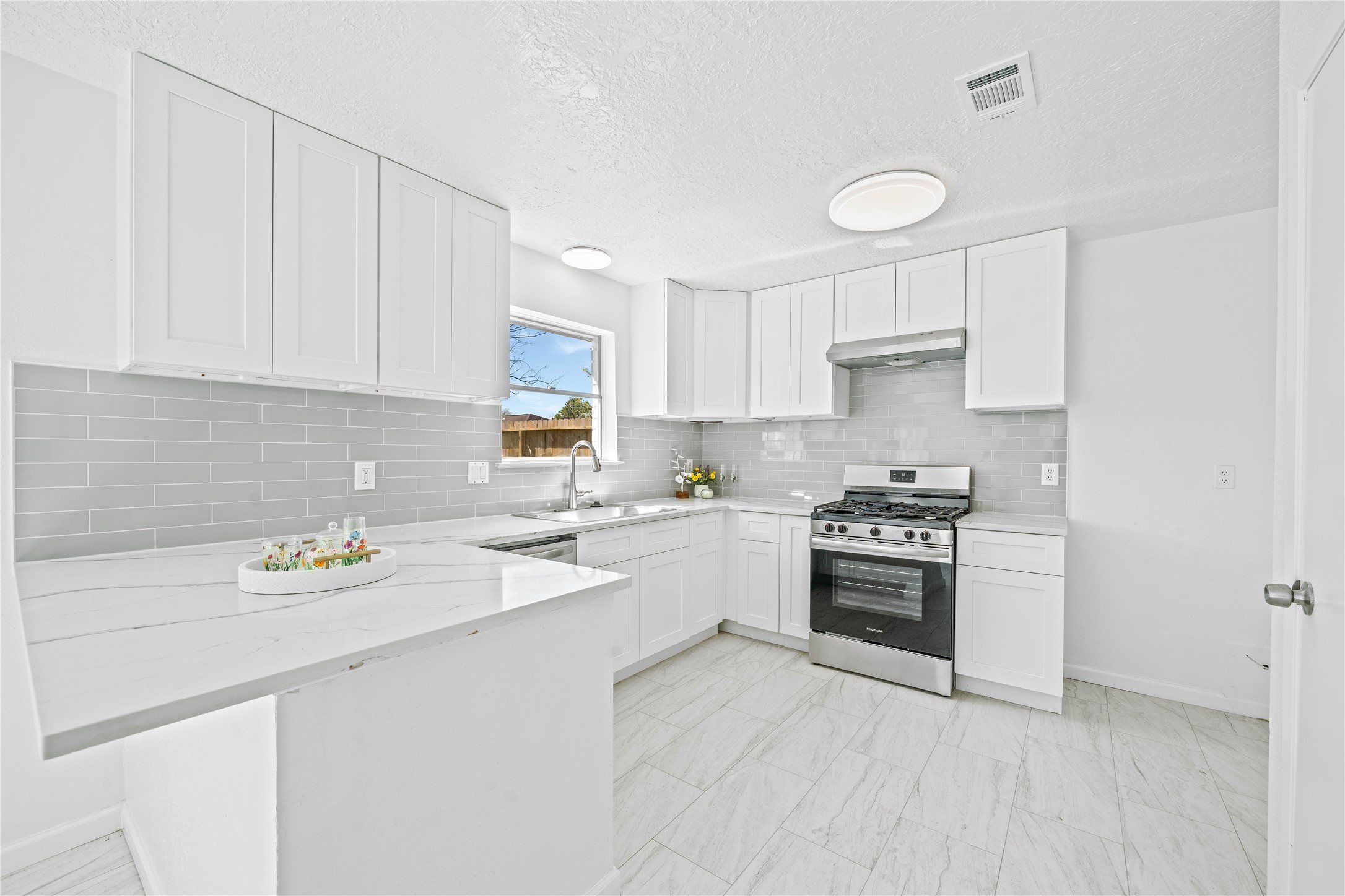 9042 Kirkmont Drive Property Photo 11