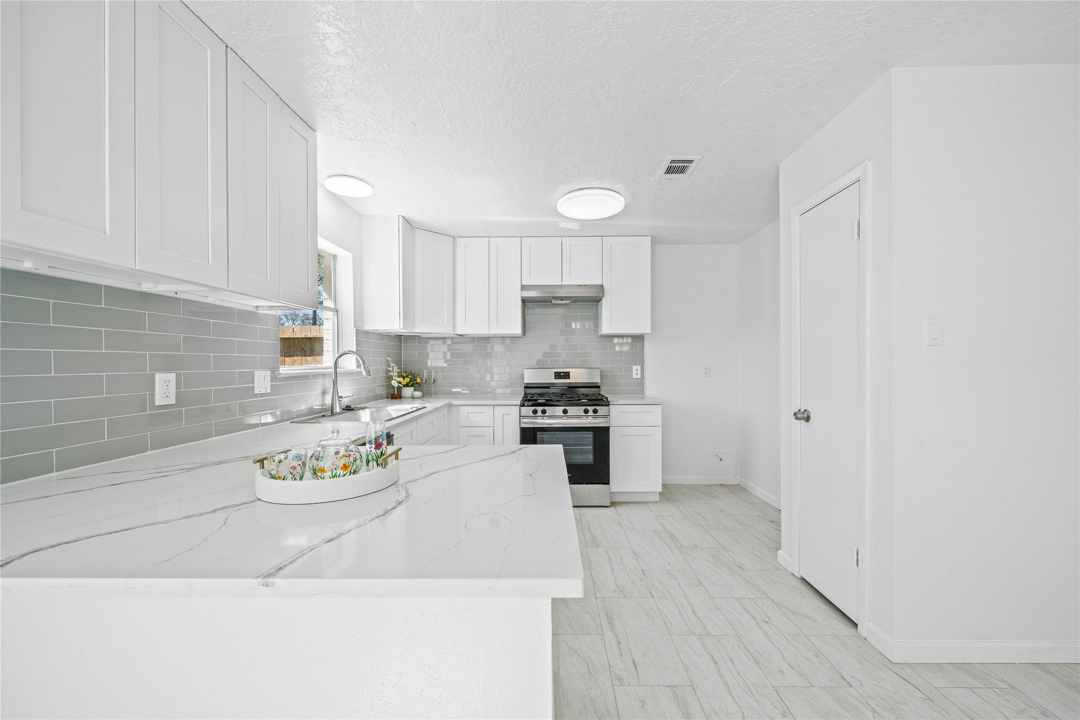 9042 Kirkmont Drive Property Photo 12