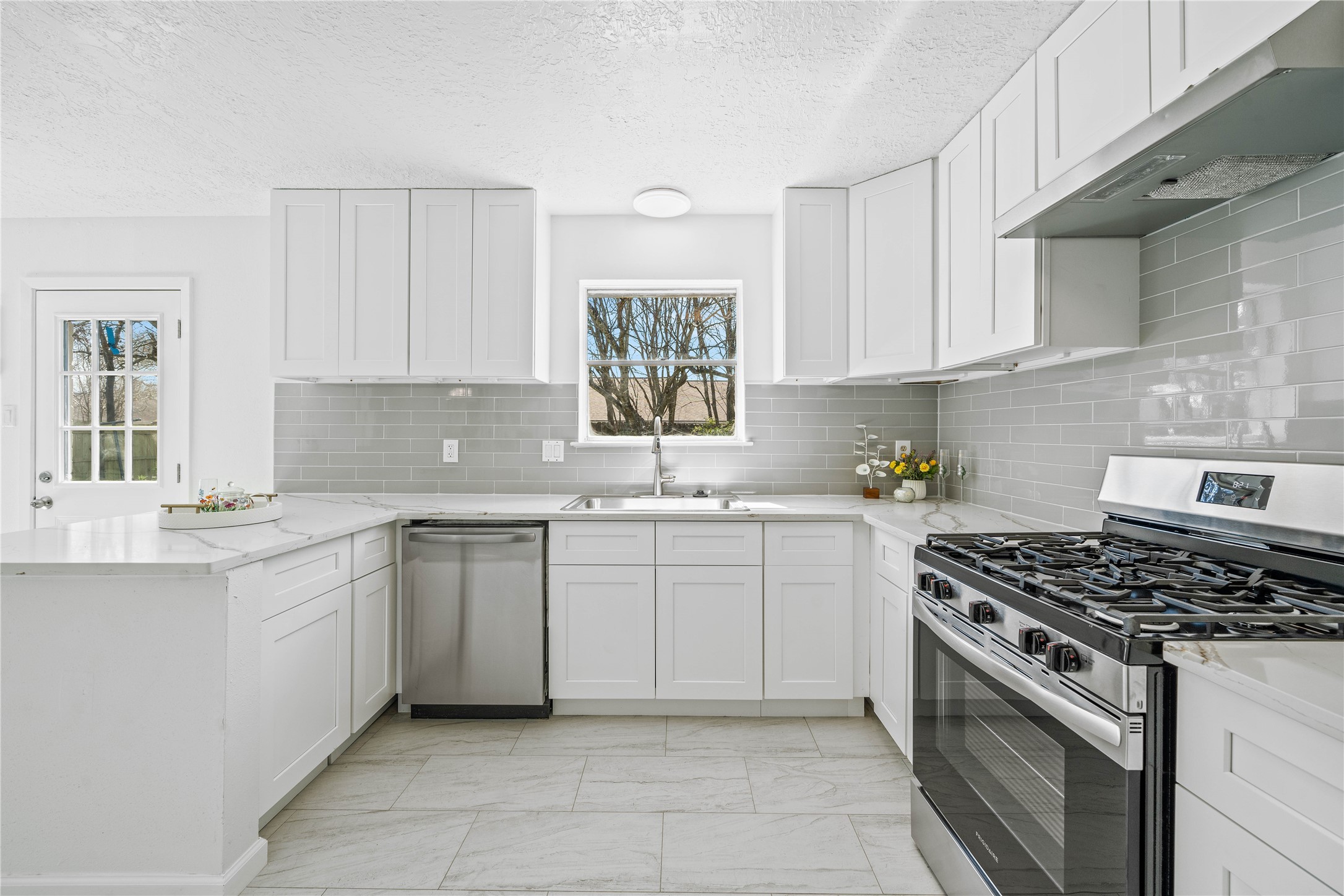 9042 Kirkmont Drive Property Photo 13
