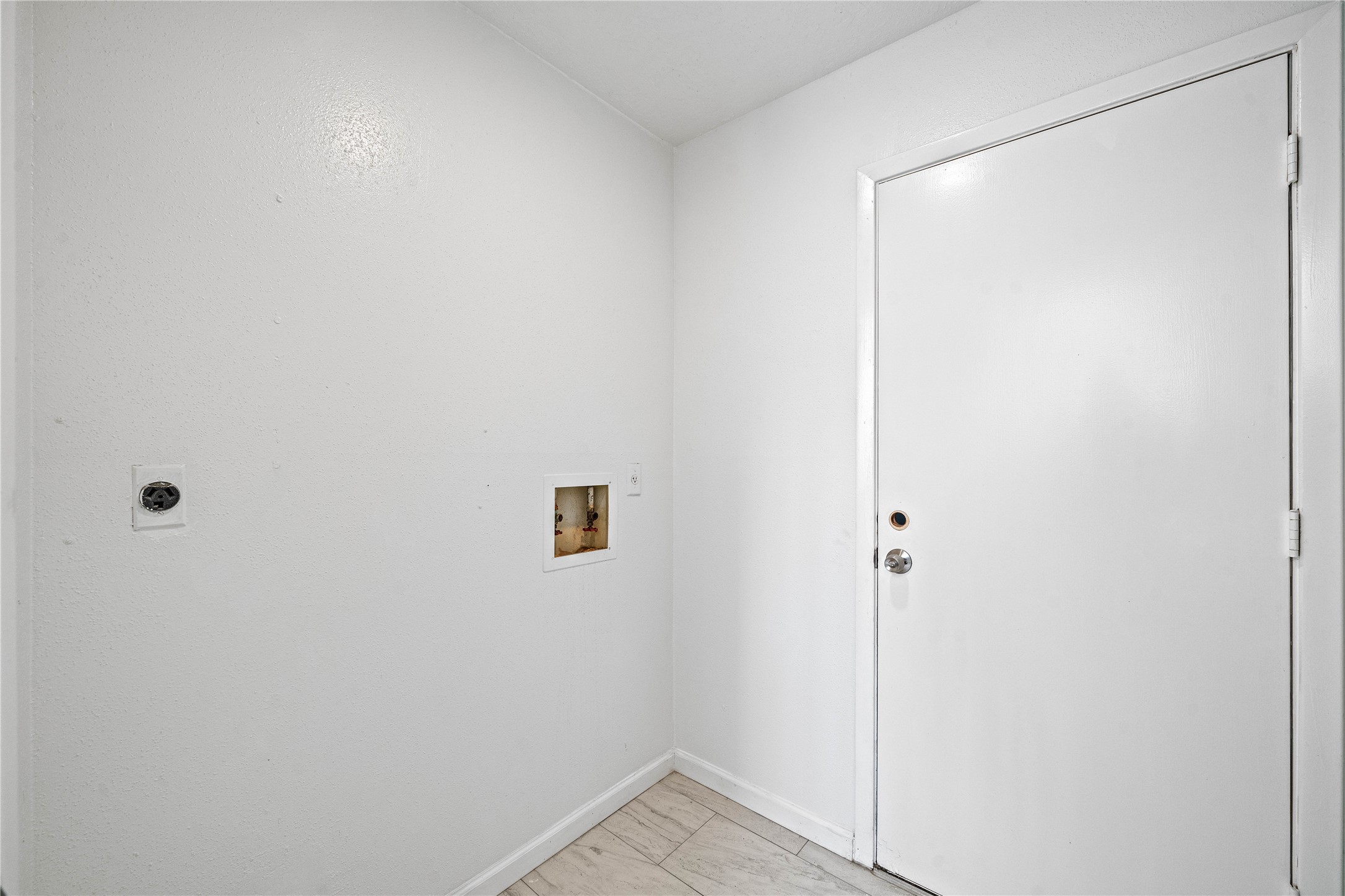 9042 Kirkmont Drive Property Photo 15