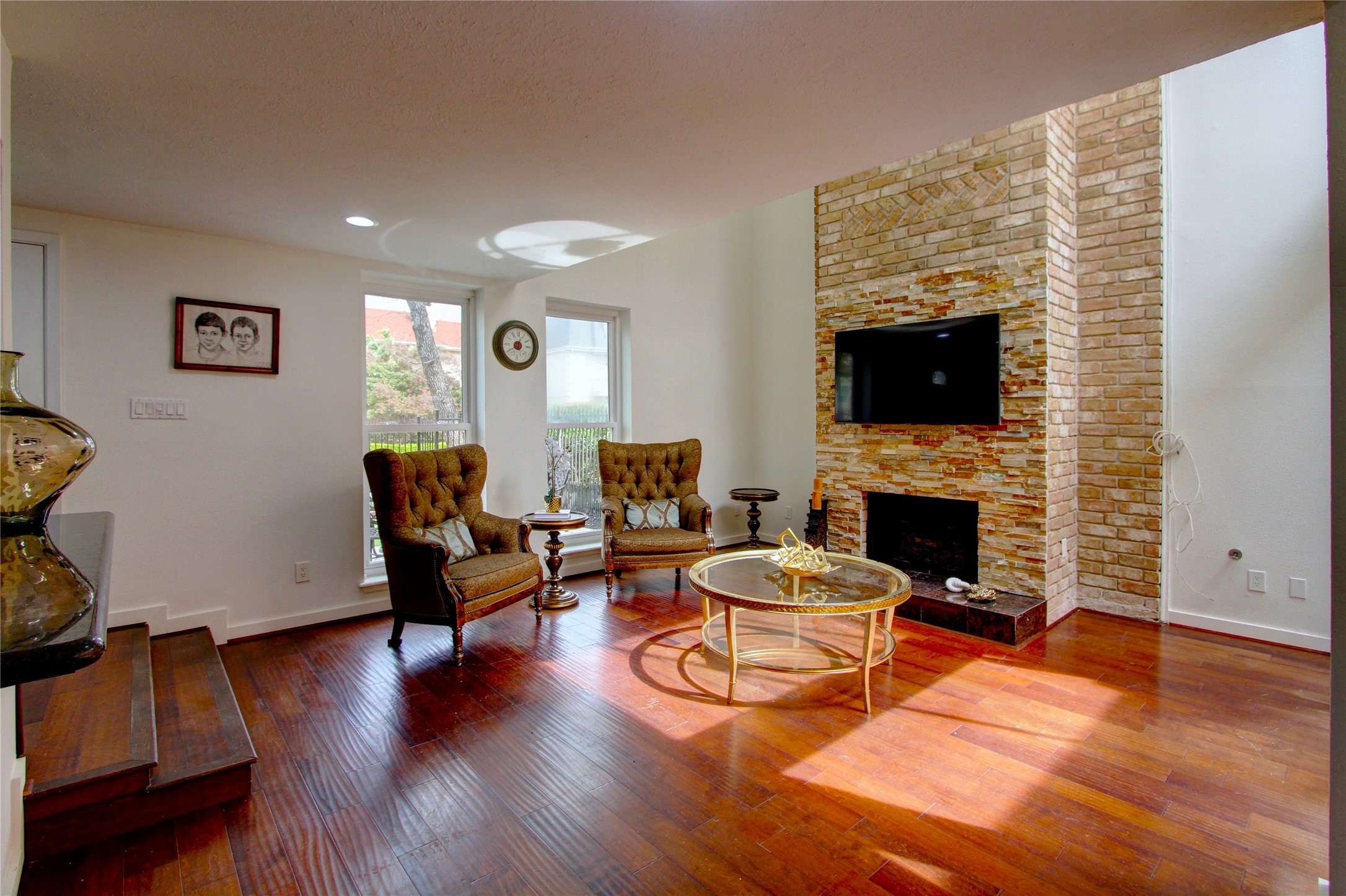 5985 Inwood Drive Property Photo 6