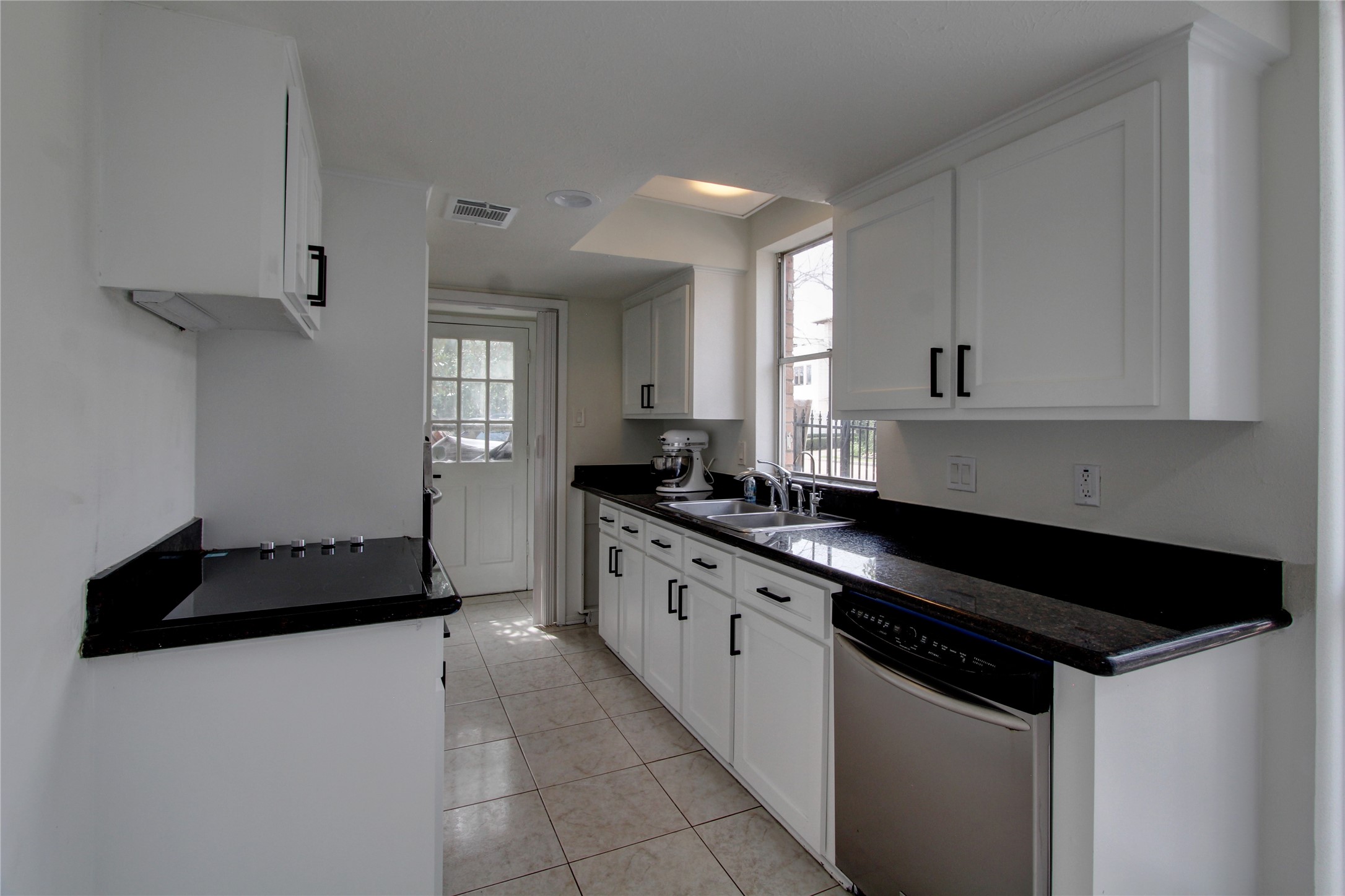 5985 Inwood Drive Property Photo 13
