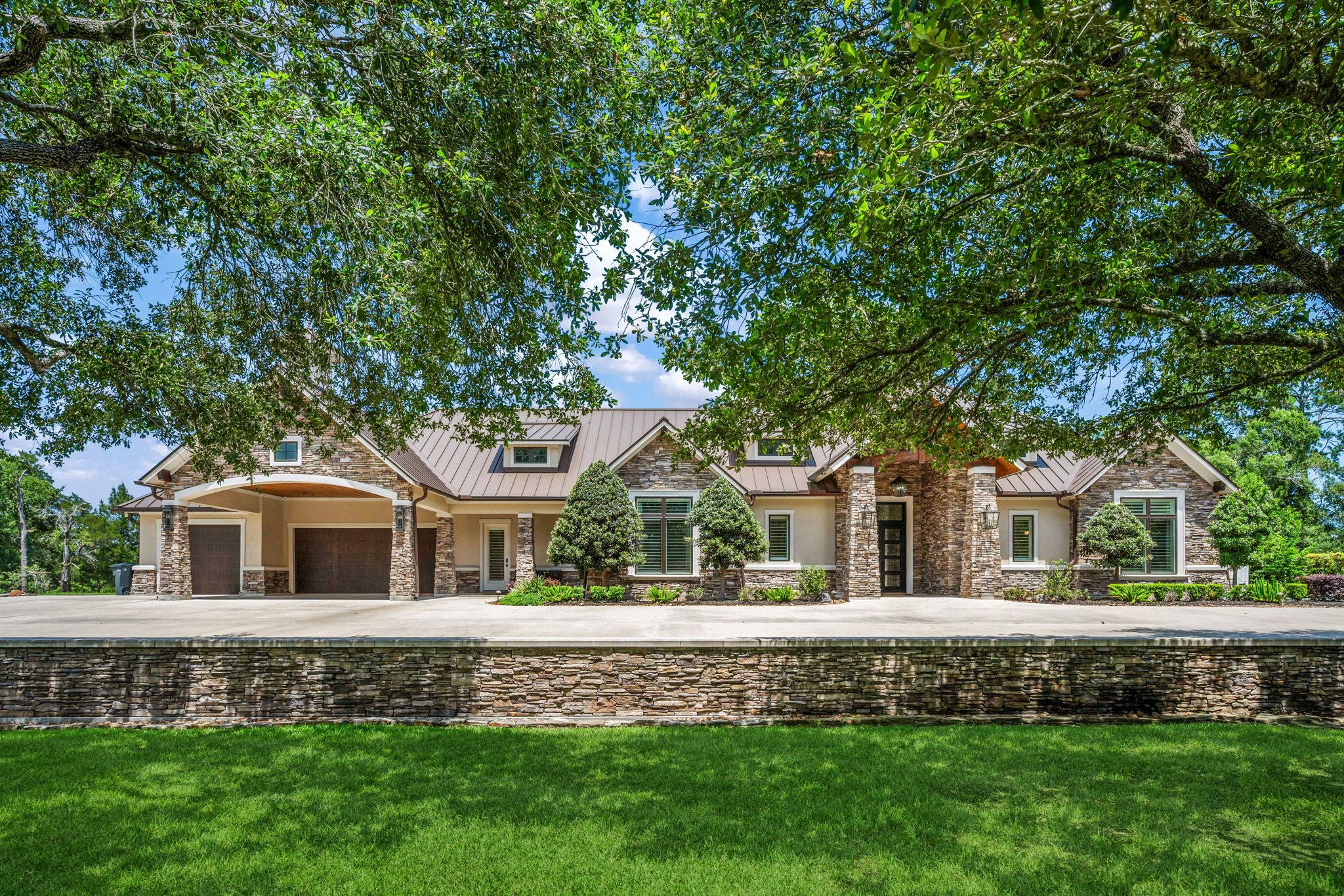 5106 Bayou Boulevard Property Photo