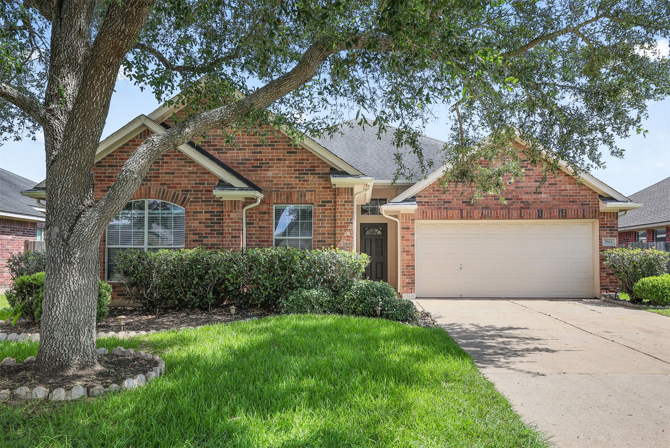 7611 Waterlilly Lane Property Photo 1