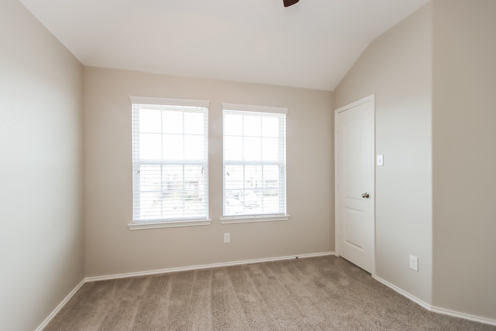 2526 Cold River Drive Property Photo 11