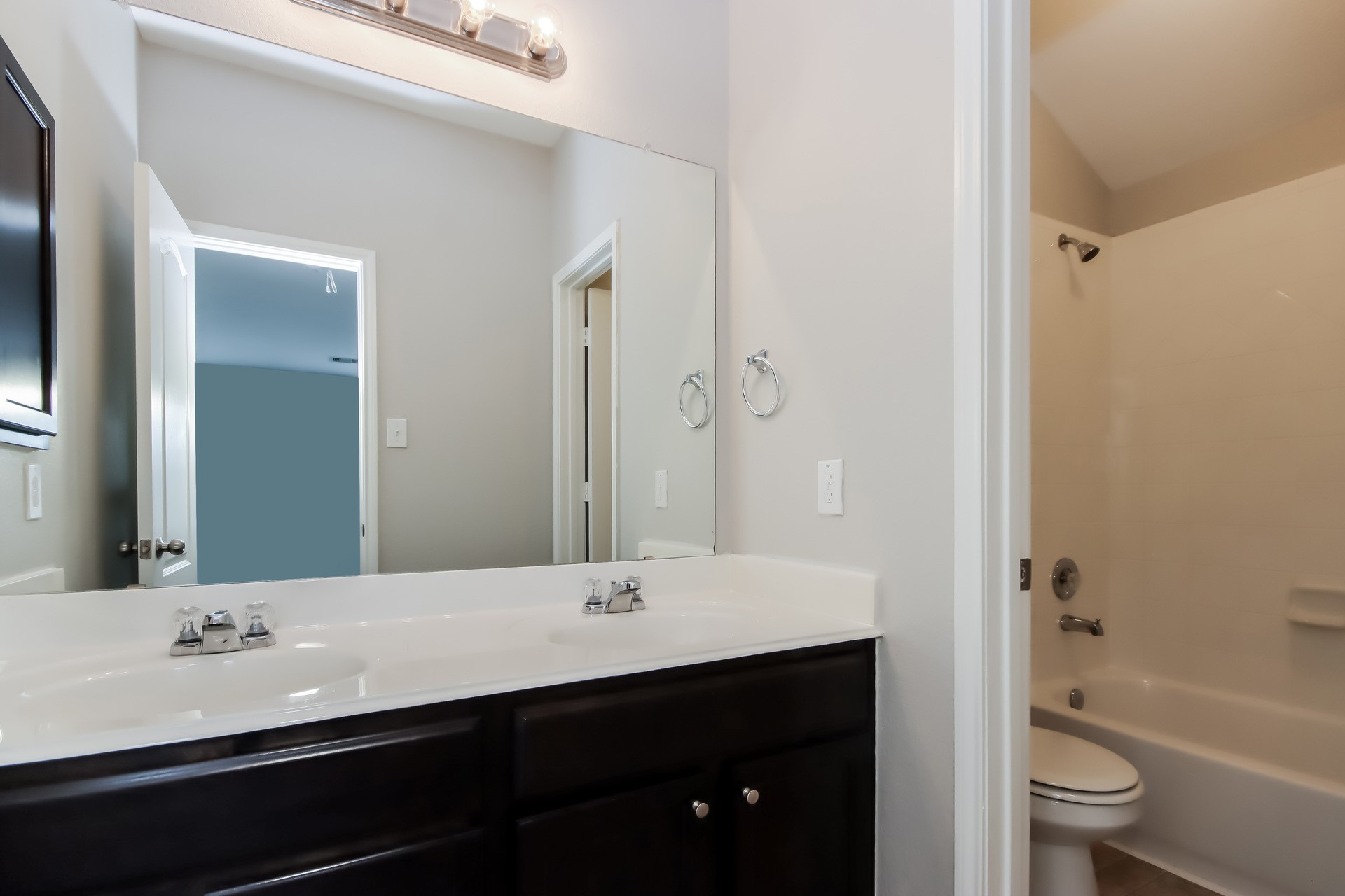 2526 Cold River Drive Property Photo 13