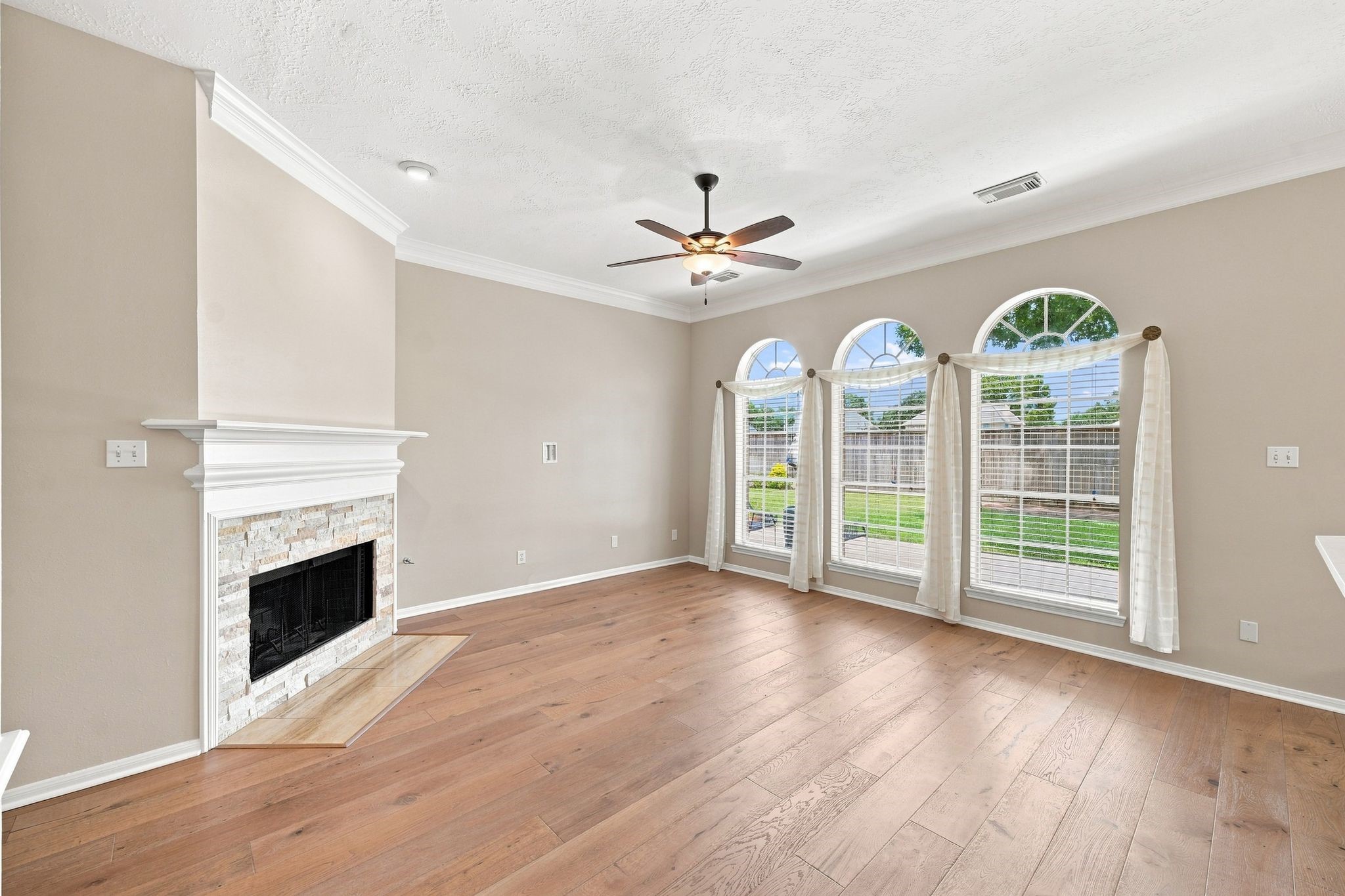 22918 Red River Drive Property Photo 8