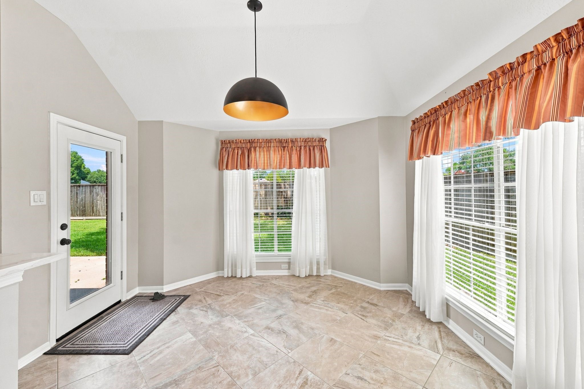 22918 Red River Drive Property Photo 10
