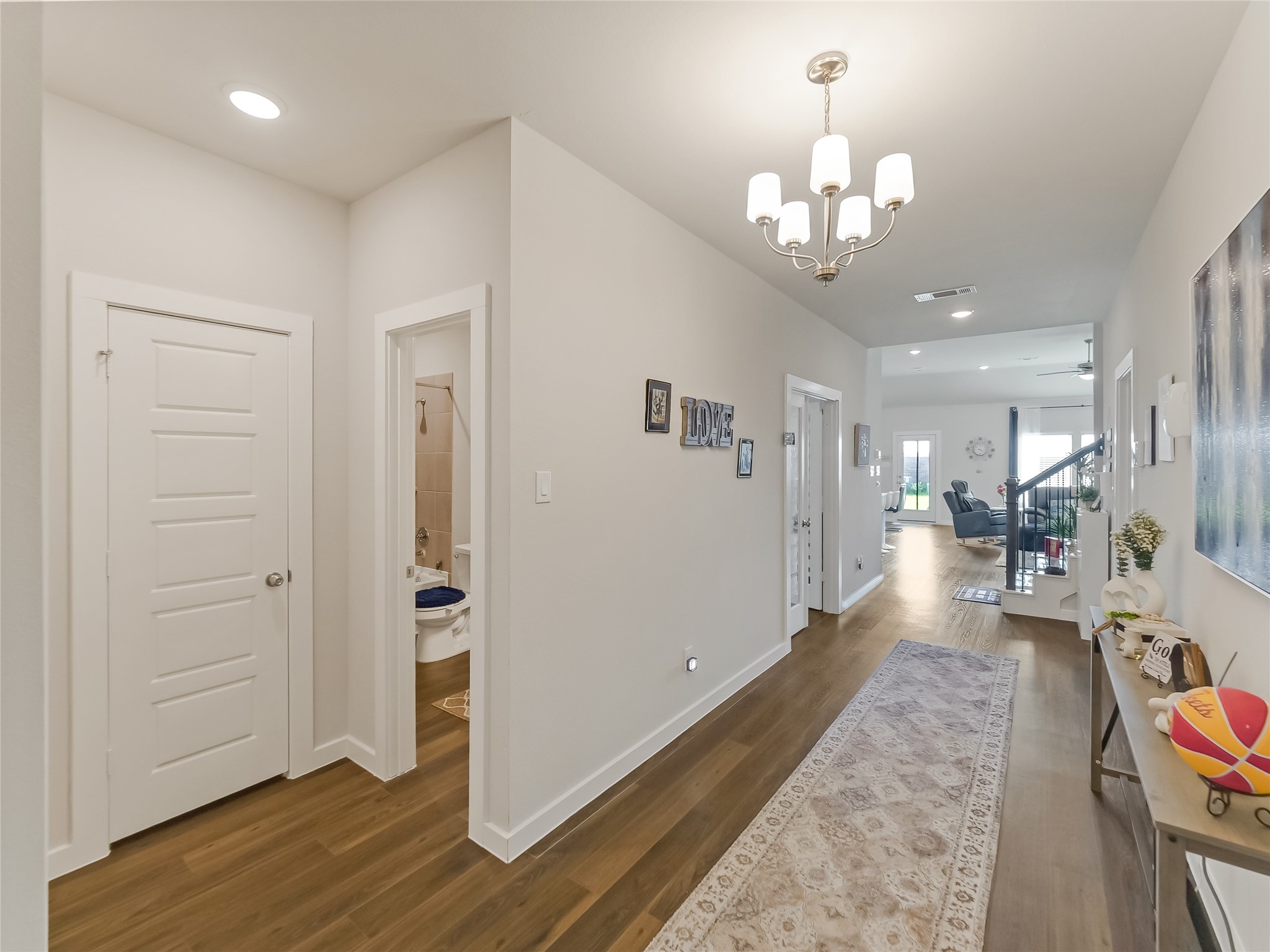 8634 Jetty Glen Drive Property Photo 4