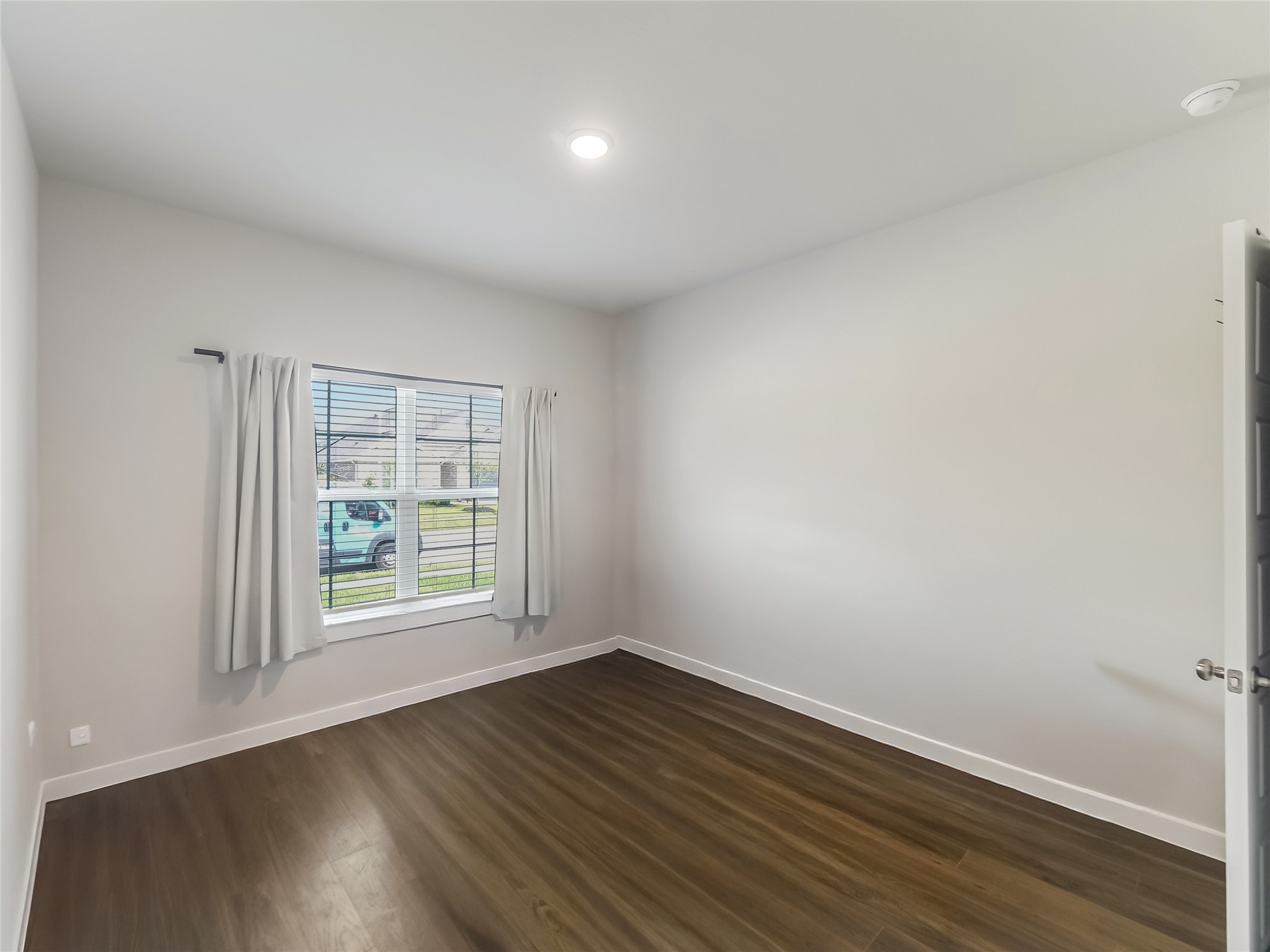 8634 Jetty Glen Drive Property Photo 6