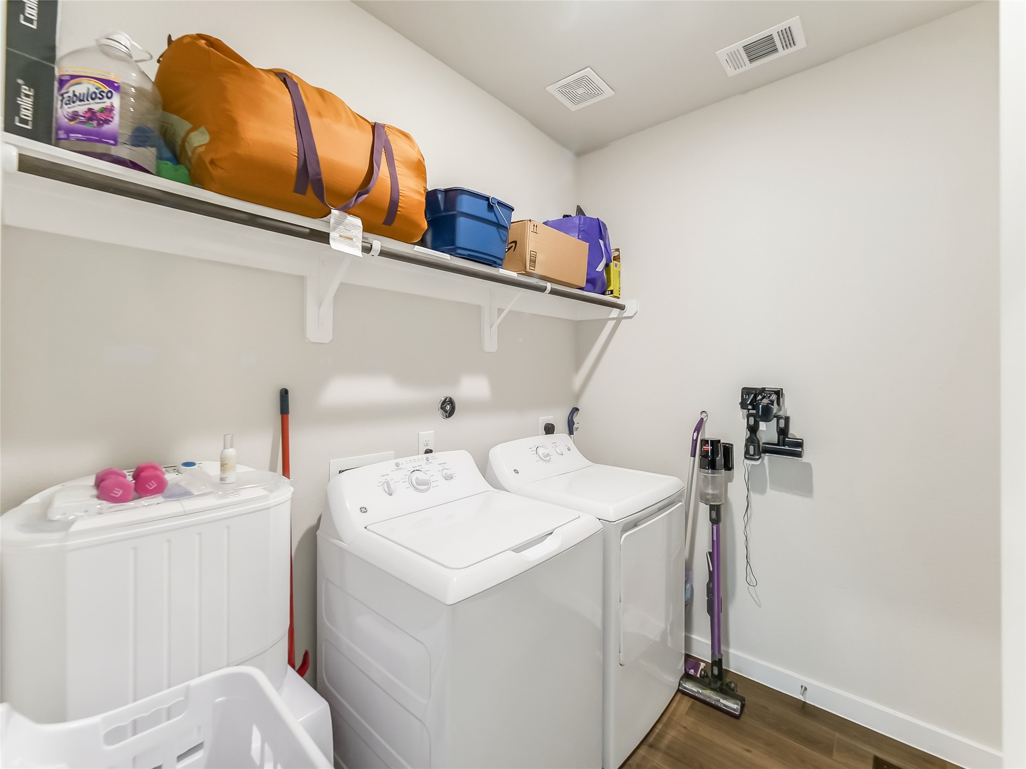 8634 Jetty Glen Drive Property Photo 7