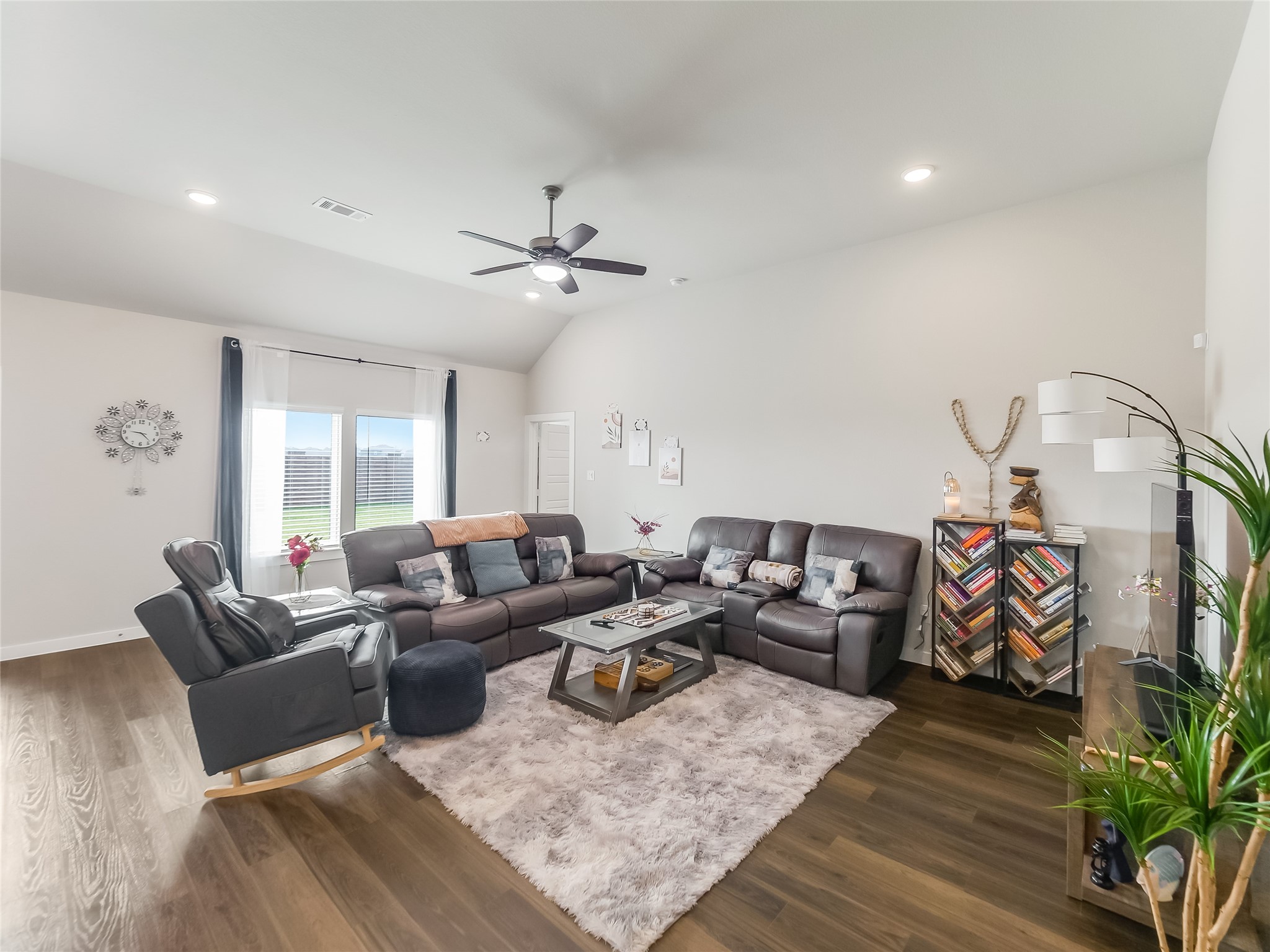 8634 Jetty Glen Drive Property Photo 11