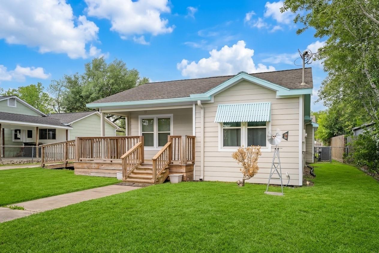 405 N College Street, Weimar Tx 78962 Property Photo 1