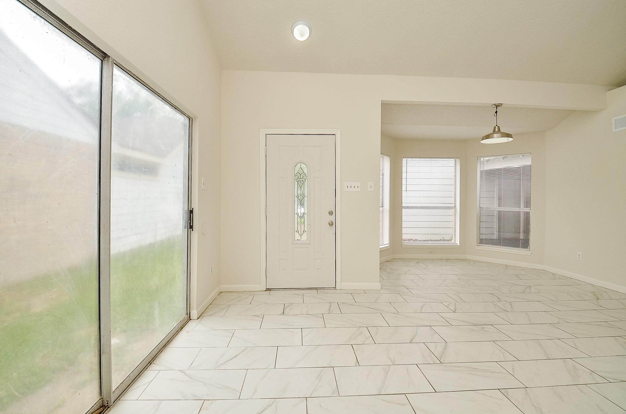 11818 Spring Grove Dr Property Photo 4