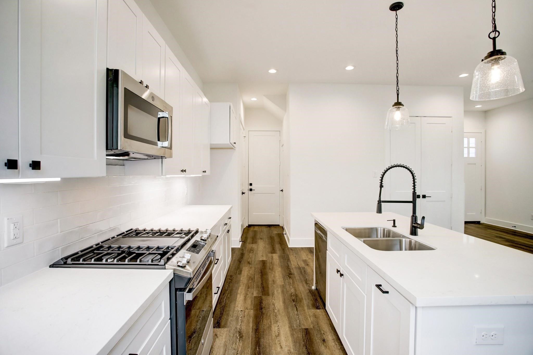 1220 Mcneil Street Property Photo 5