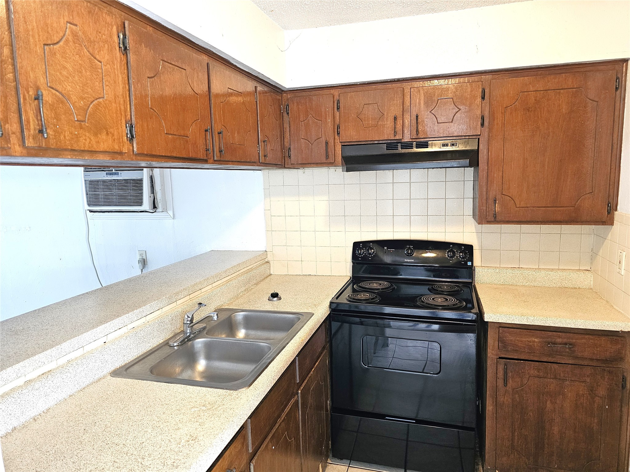 613 Jackson Ave Property Photo 2