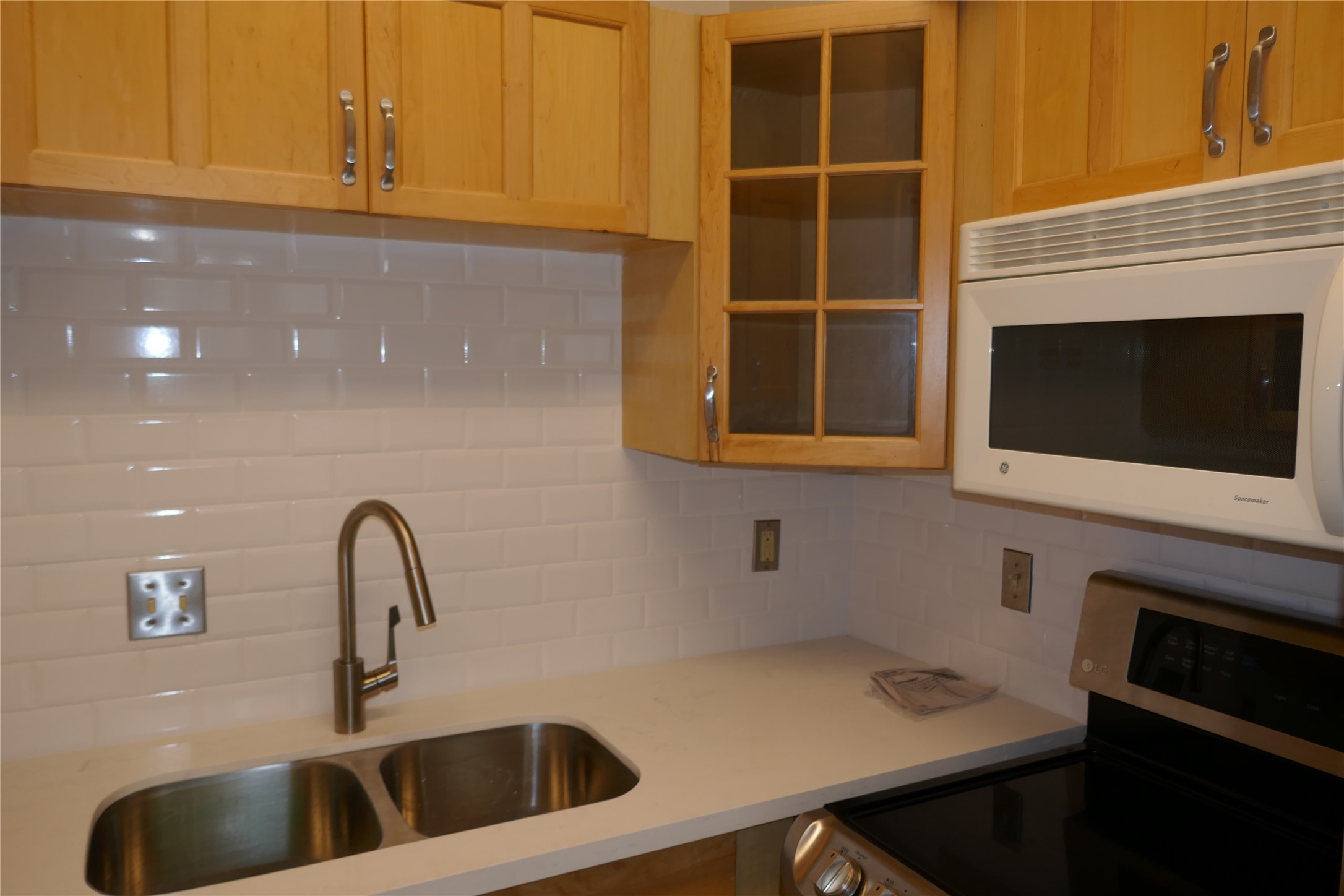 2100 Tanglewilde Street 261 Property Photo 4