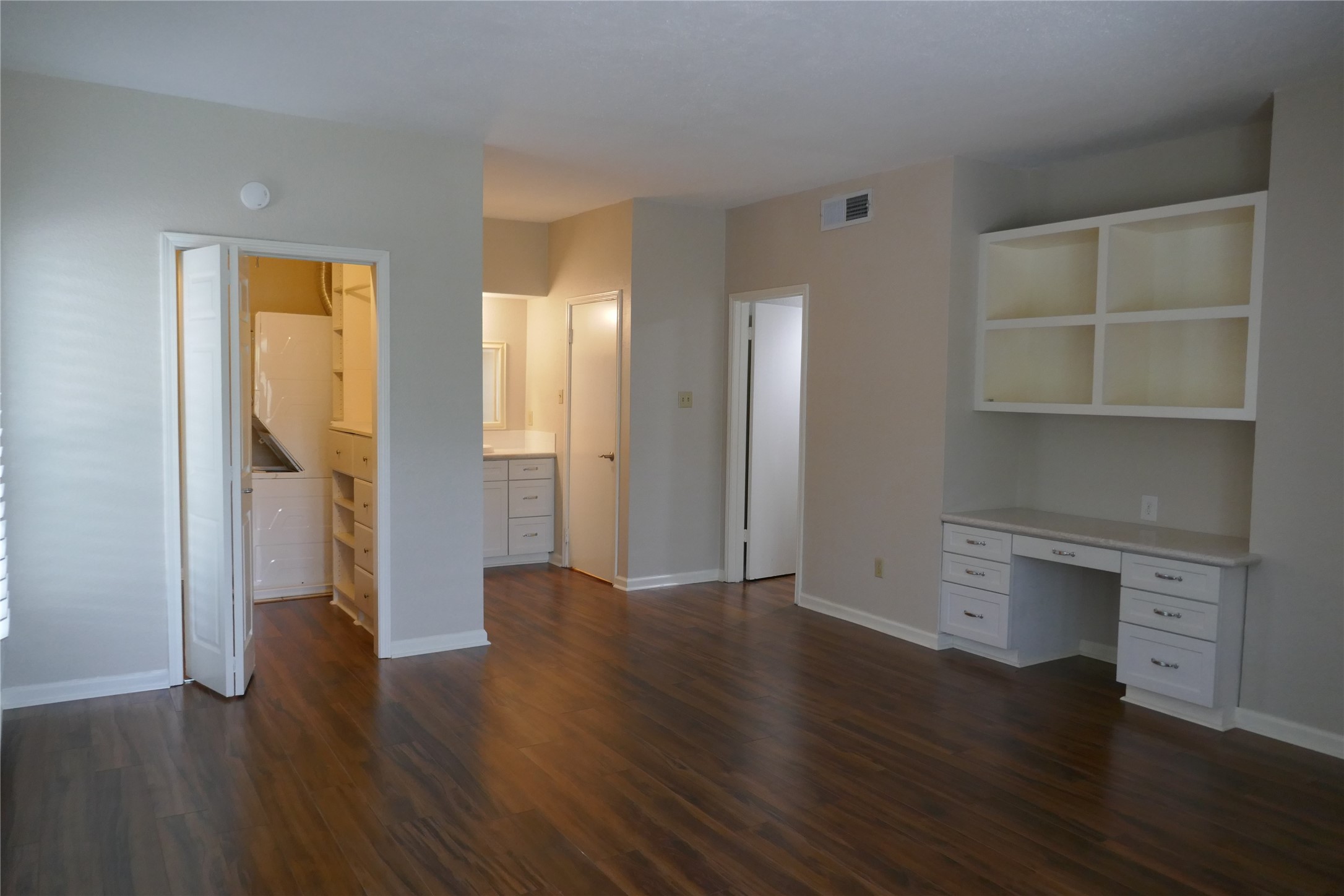 2100 Tanglewilde Street 261 Property Photo 7