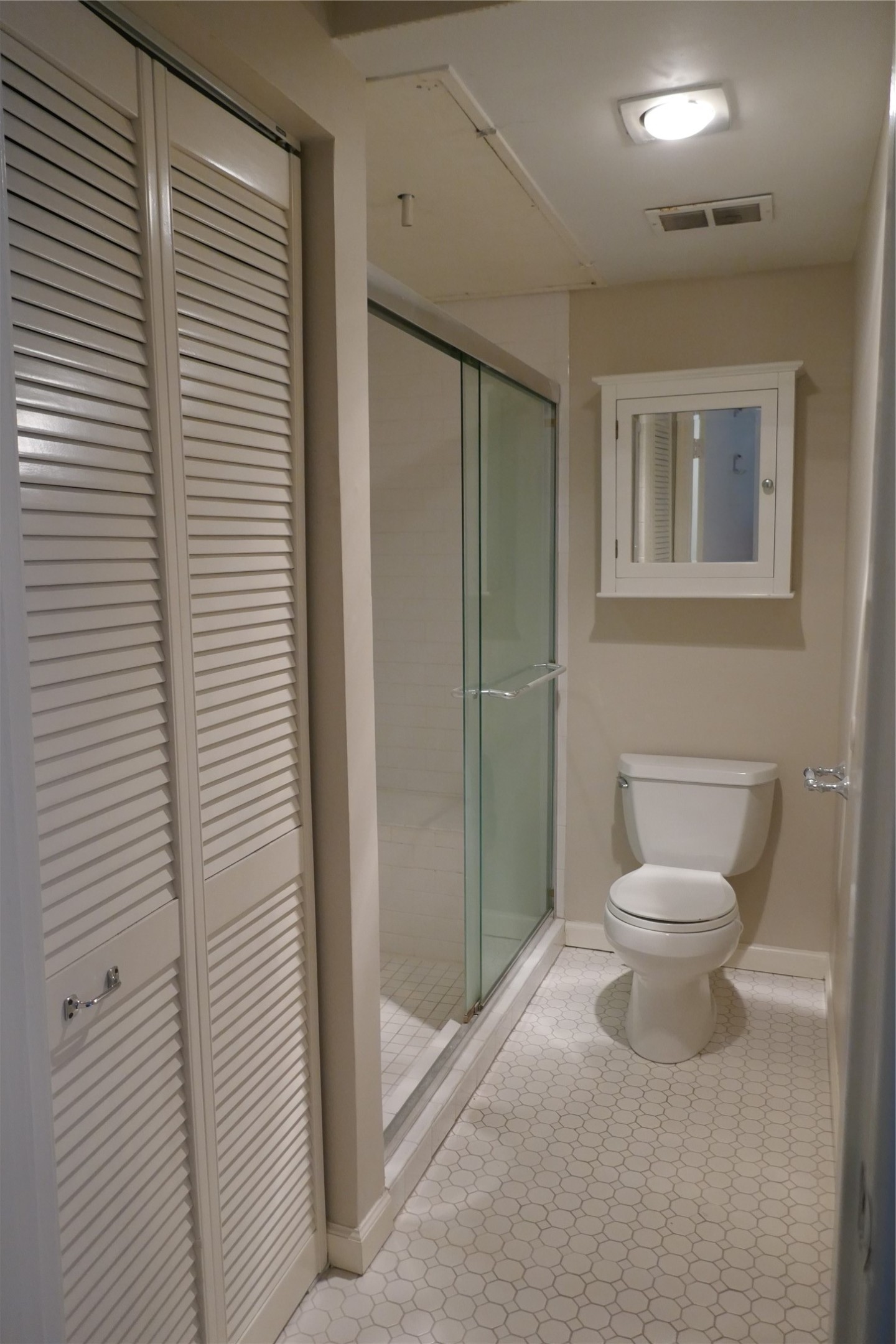 2100 Tanglewilde Street 261 Property Photo 8