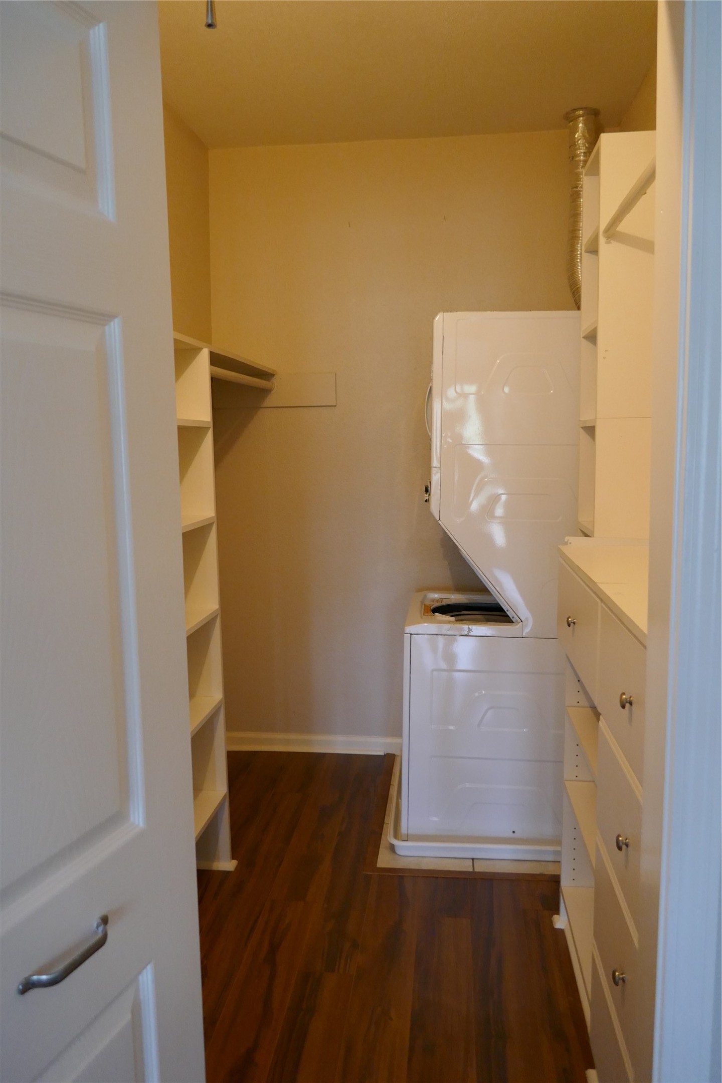 2100 Tanglewilde Street 261 Property Photo 10