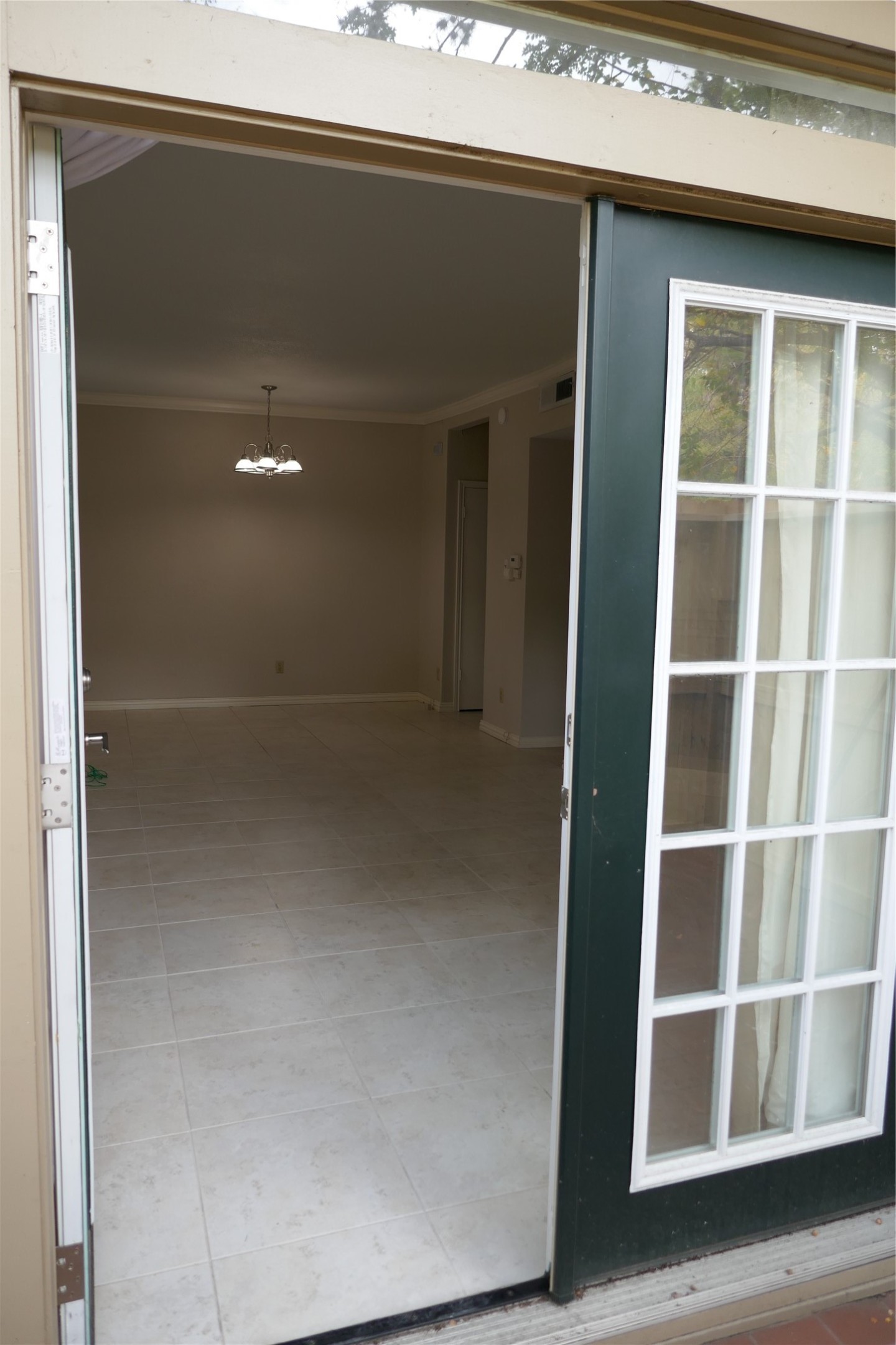 2100 Tanglewilde Street 261 Property Photo 12