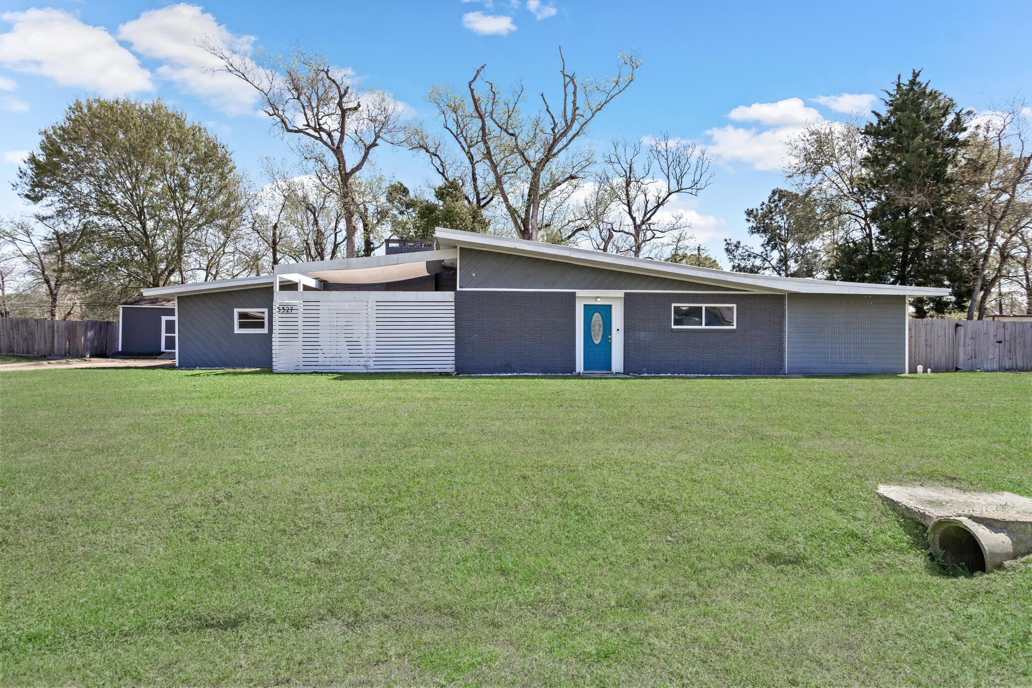5327 Fairview Drive Property Photo