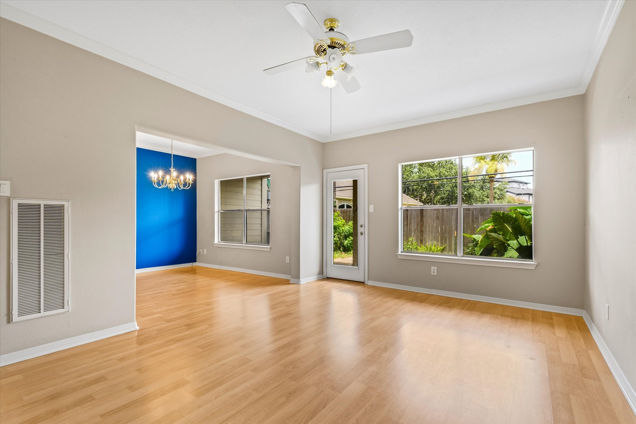 2040 Glencove Drive Property Photo 1