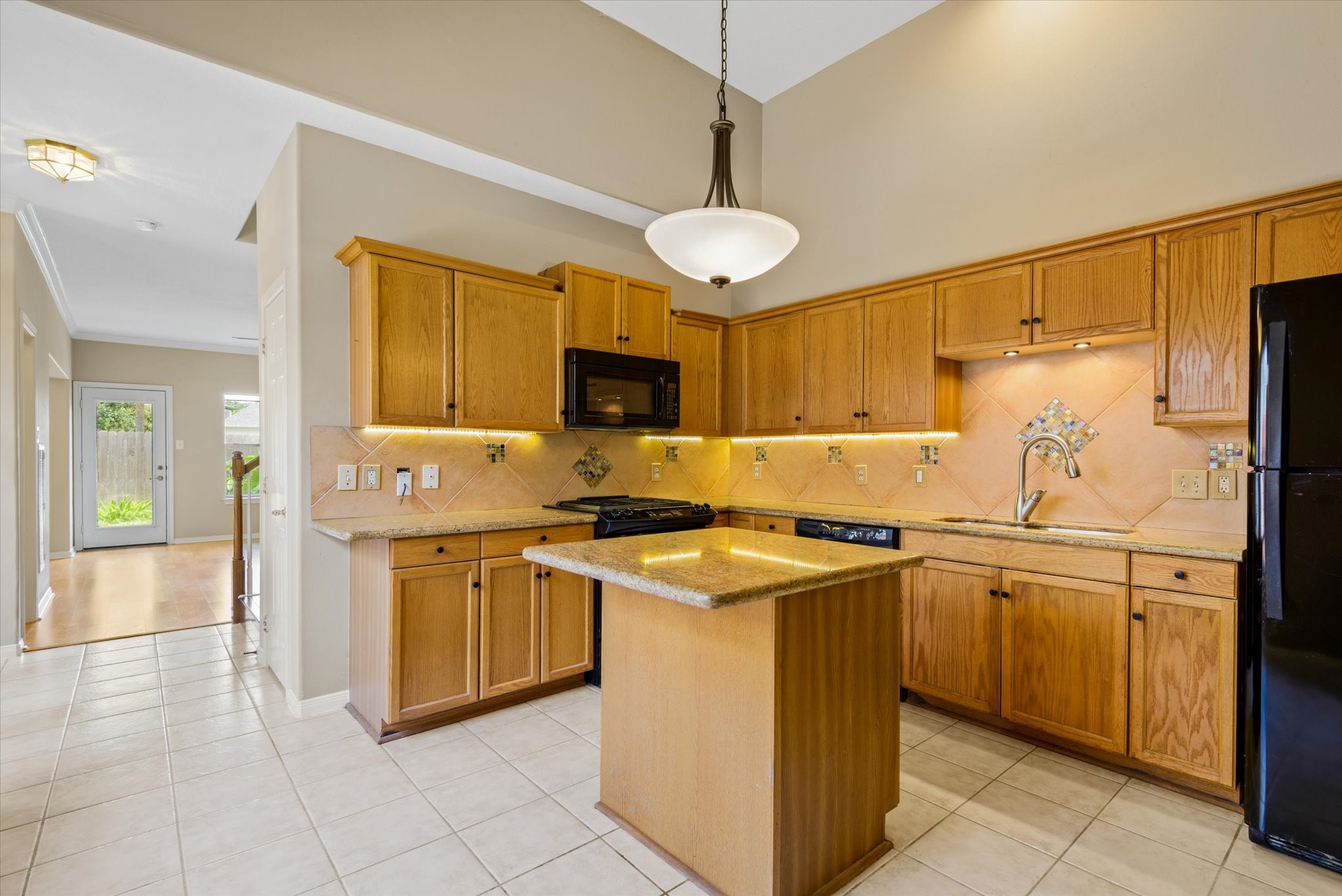 2040 Glencove Drive Property Photo 3