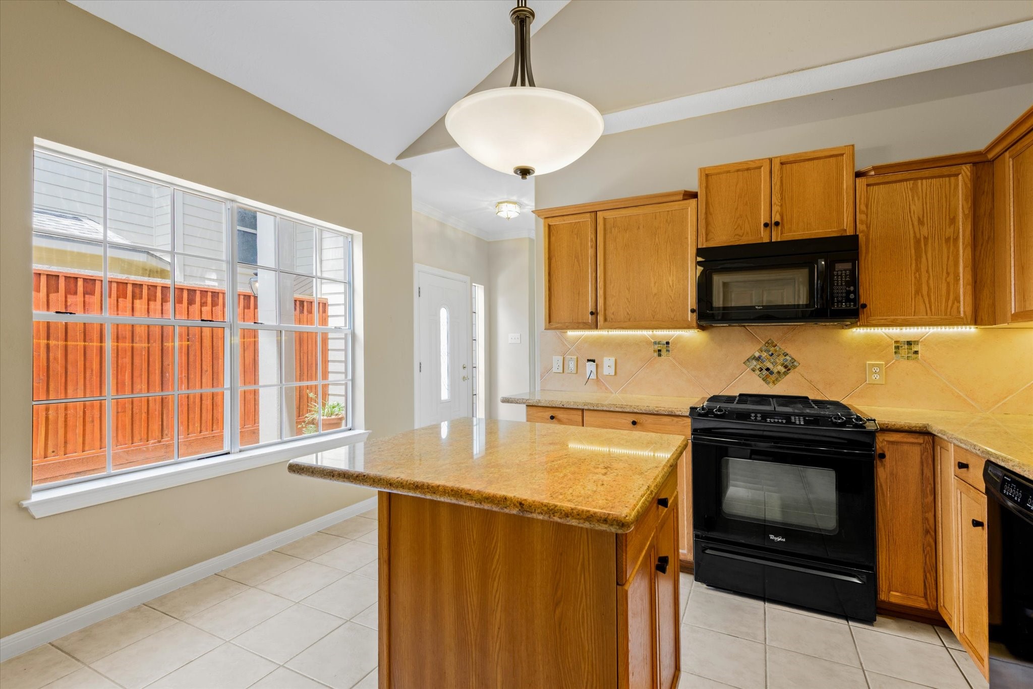 2040 Glencove Drive Property Photo 6