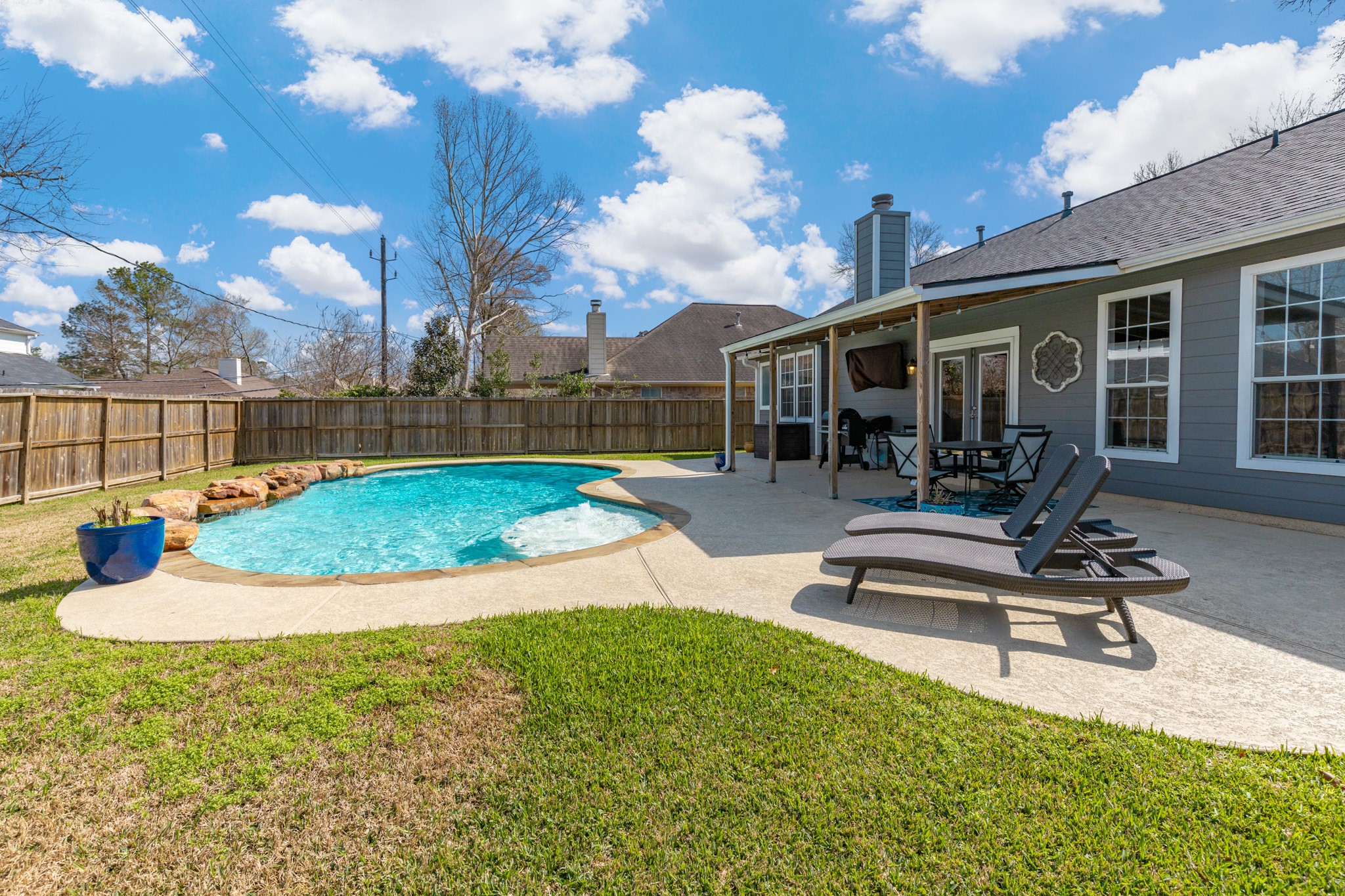 2930 Lake Breeze Lane Property Photo 8