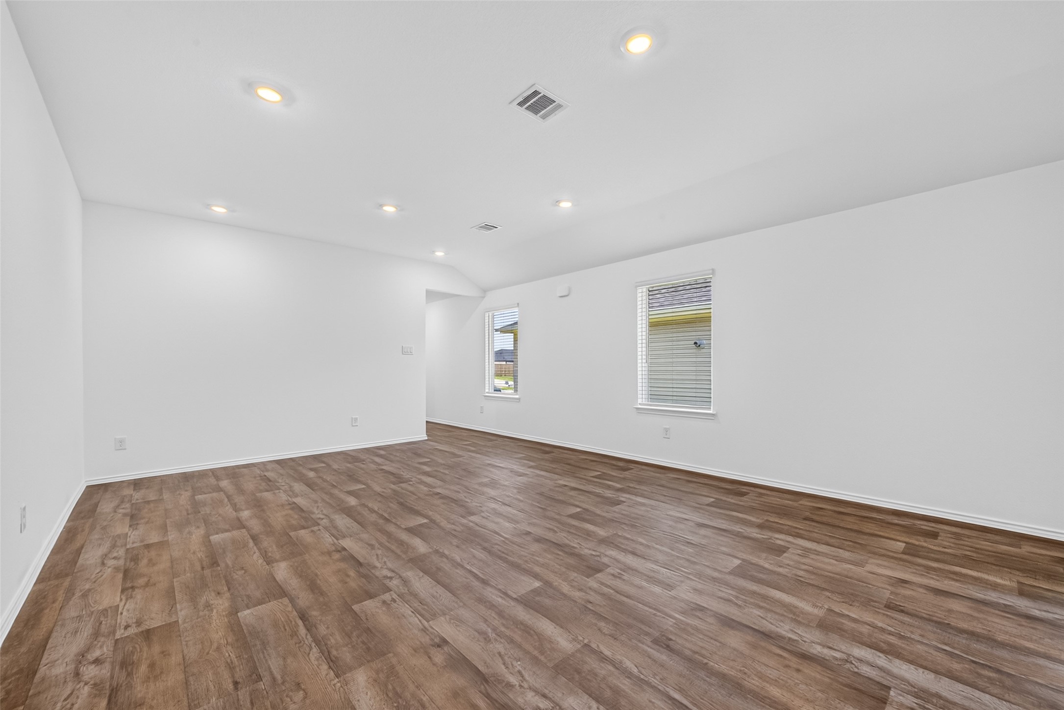 3030 Holland Lakes Drive Property Photo 10