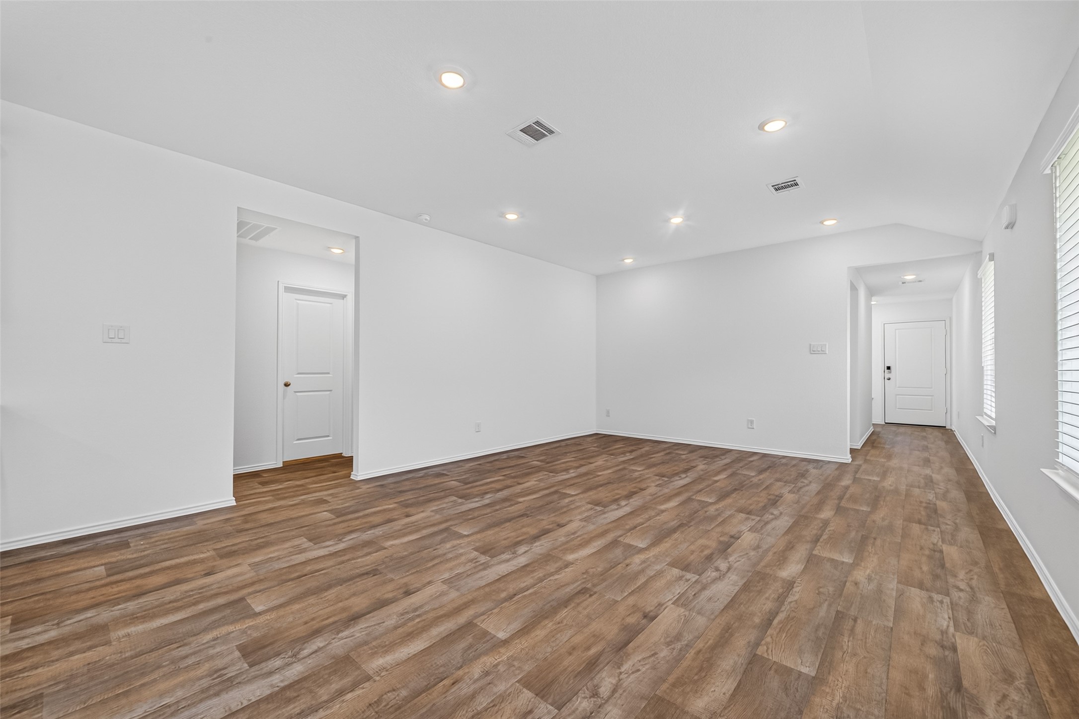 3030 Holland Lakes Drive Property Photo 13