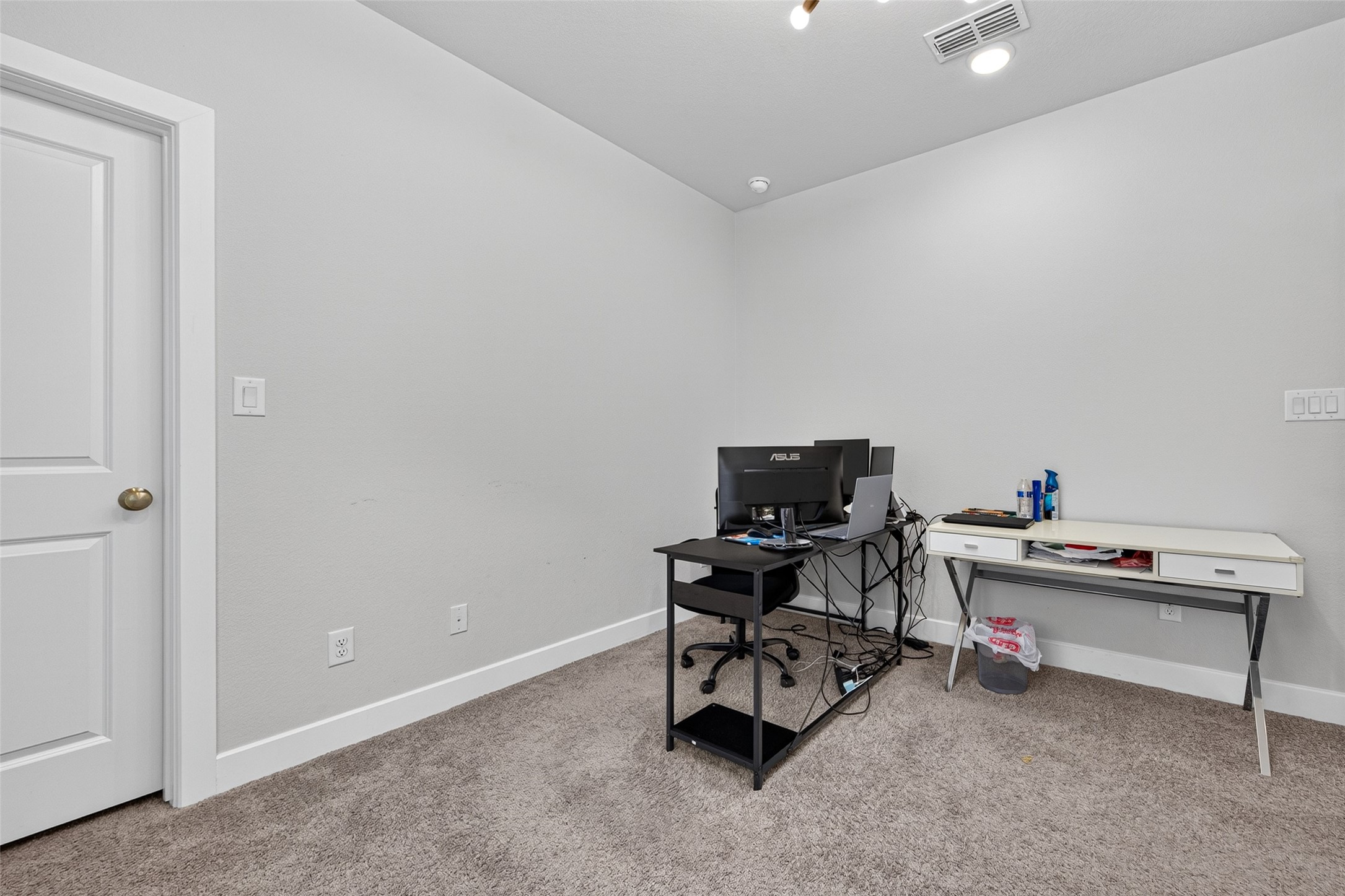 435 Imperial Boulevard Property Photo 32