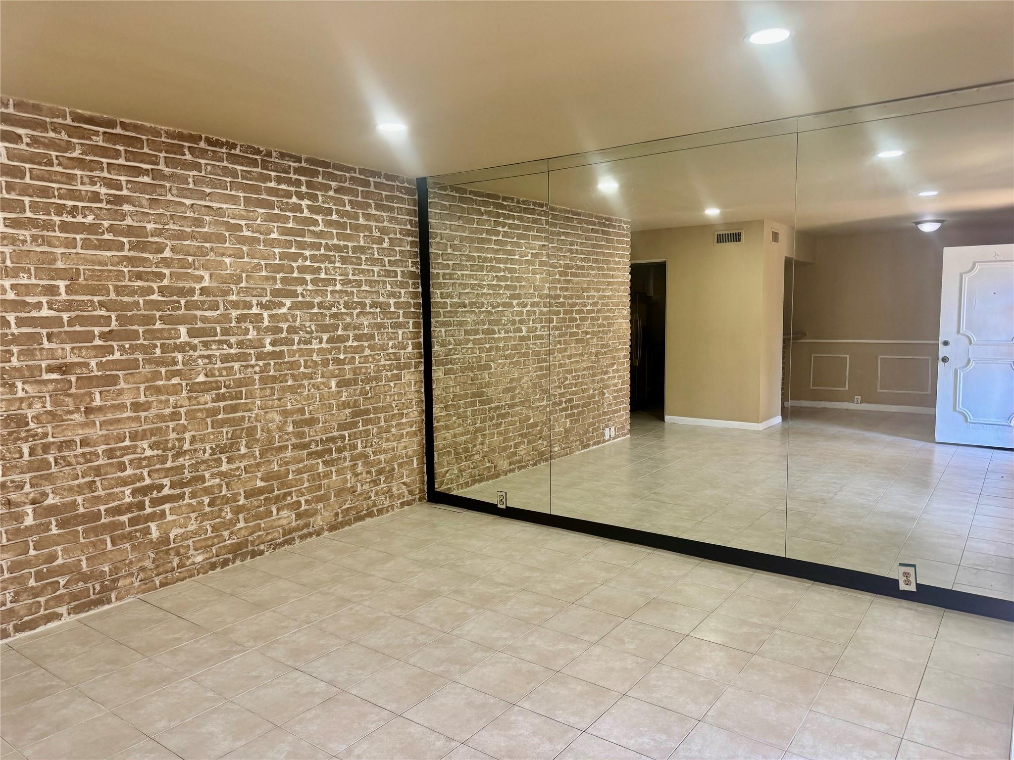 5353 Richmond Avenue # 4, Houston Tx 77056 Property Photo 1