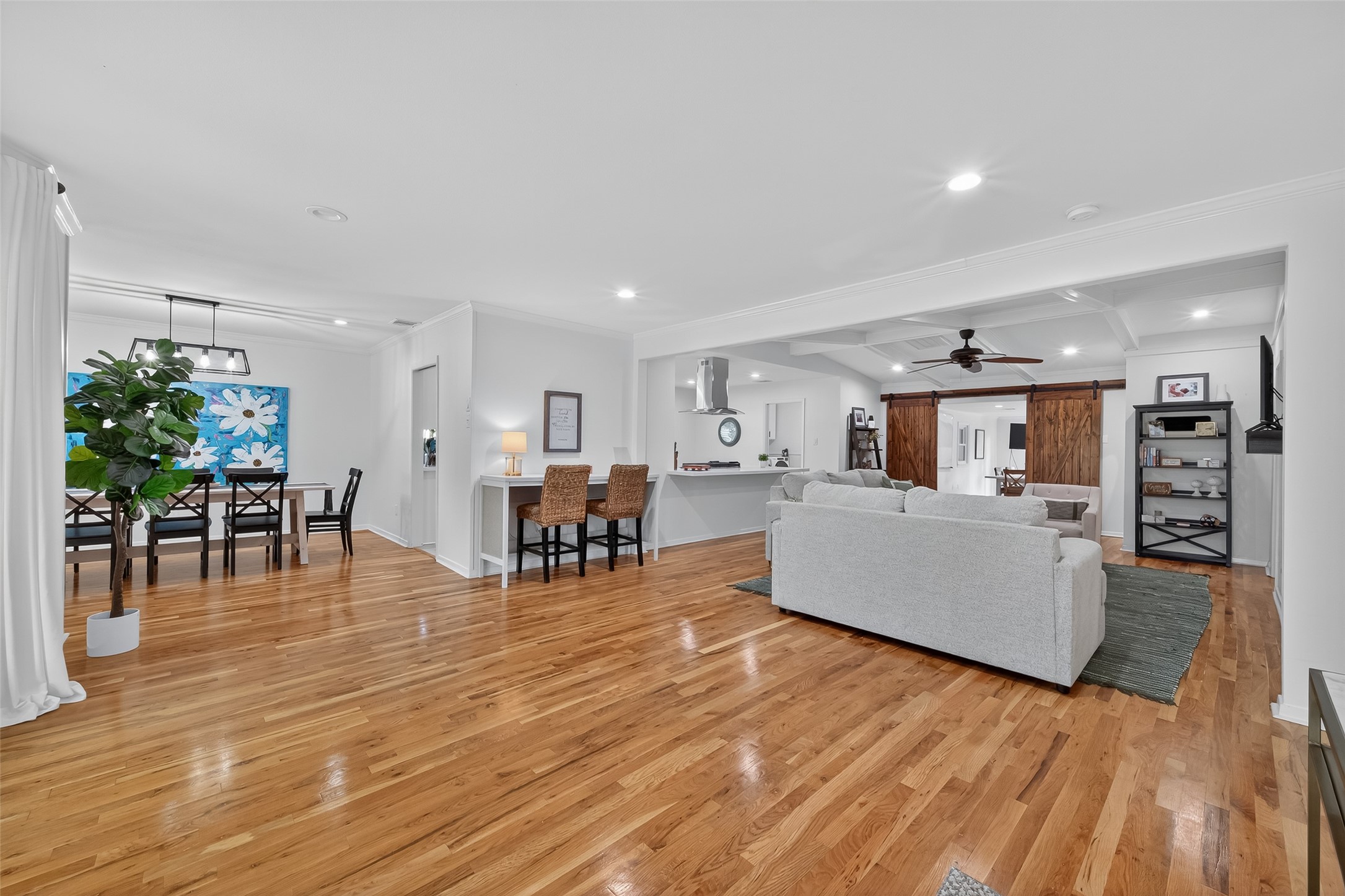 6822 Hartland Street Property Photo 4