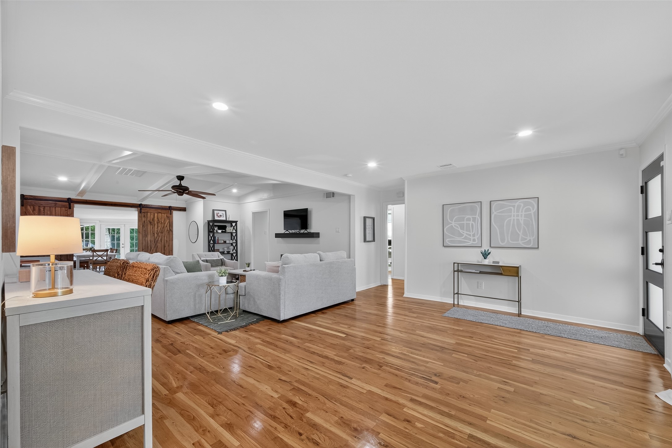 6822 Hartland Street Property Photo 5